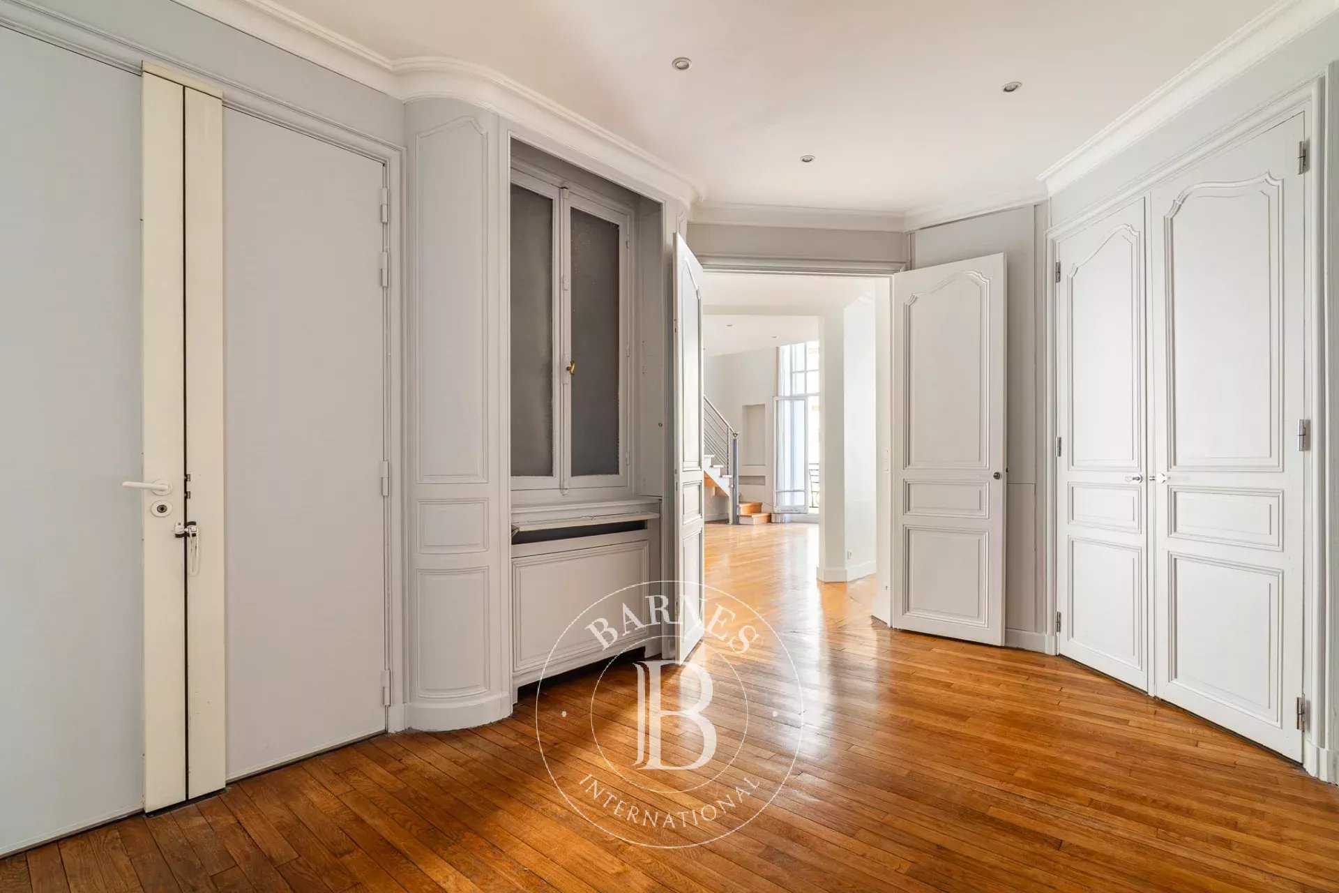 Paris  - Apartment 3 Bedrooms