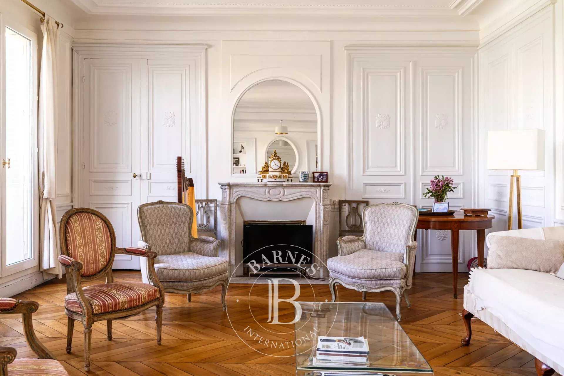 Paris  - Appartement 8 Pi&egrave;ces 5 Chambres