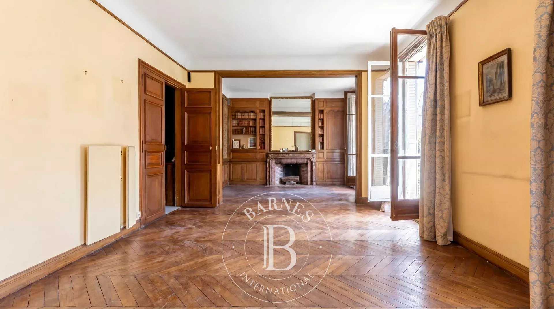 Paris  - Appartement 7 Pi&egrave;ces 4 Chambres