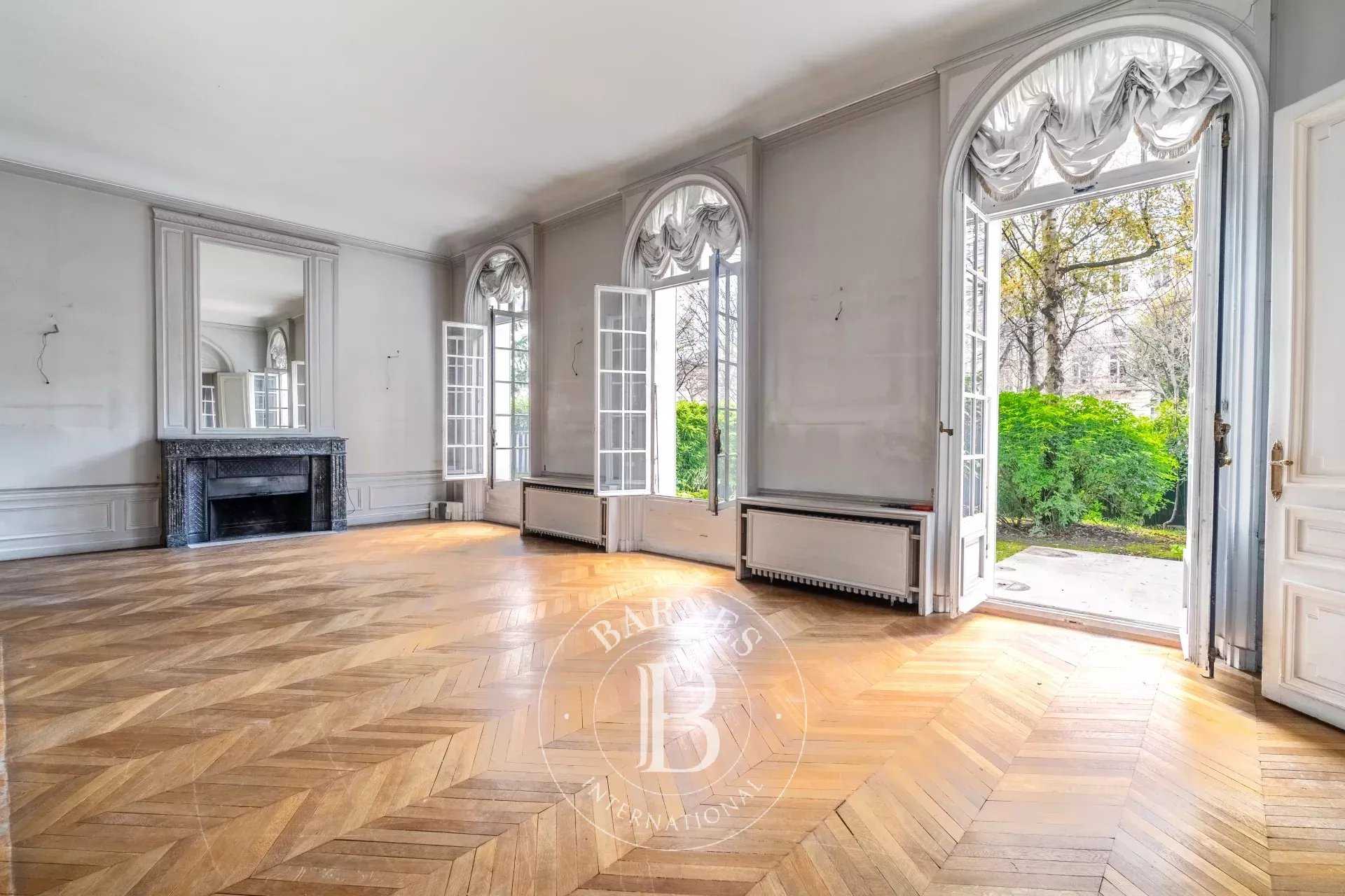 Paris  - Apartment 3 Bedrooms