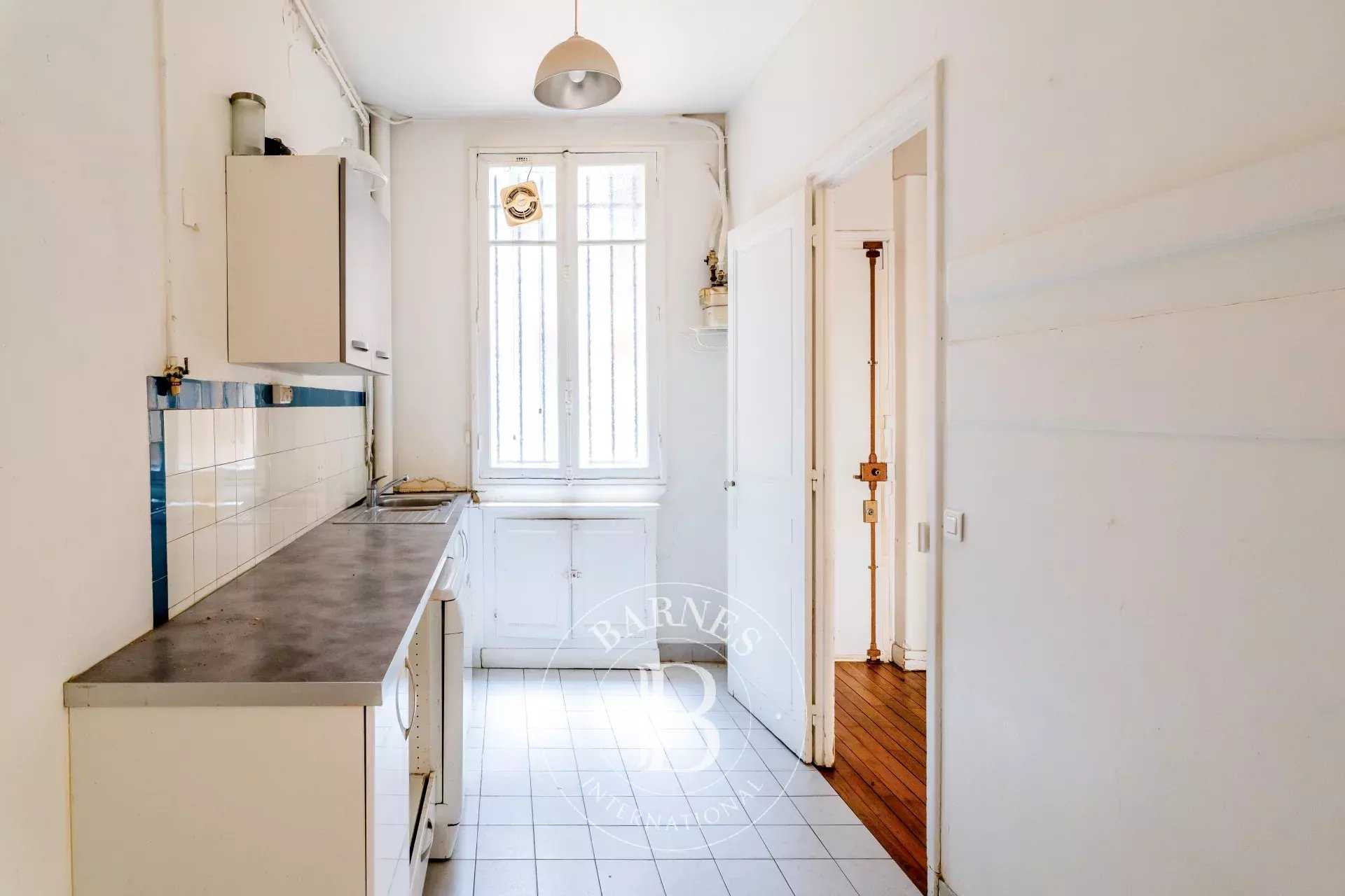 Paris  - Appartement 5 Pi&egrave;ces 3 Chambres