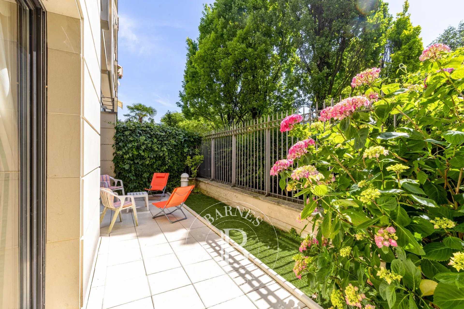 Paris  - Appartement 6 Pi&egrave;ces 4 Chambres