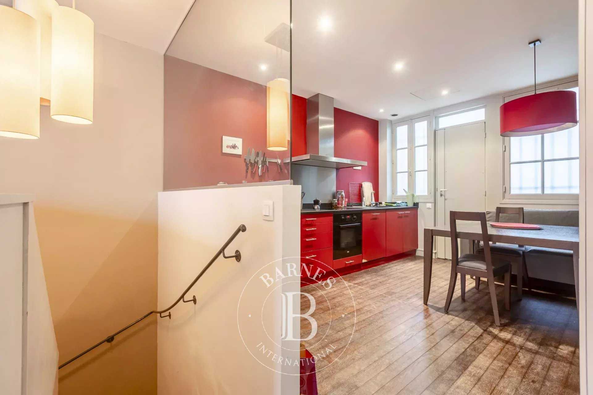 Paris  - Appartement 5 Pièces 4 Chambres