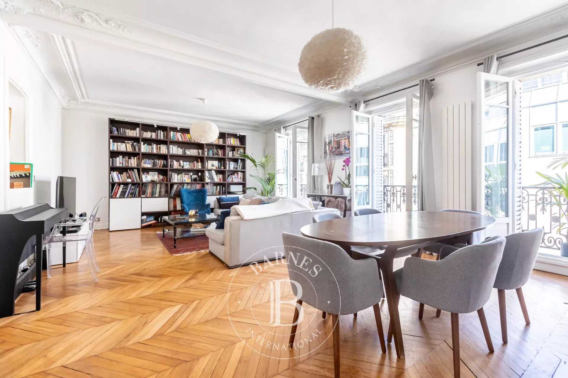 Paris  - Appartement 5 Pi&egrave;ces 3 Chambres