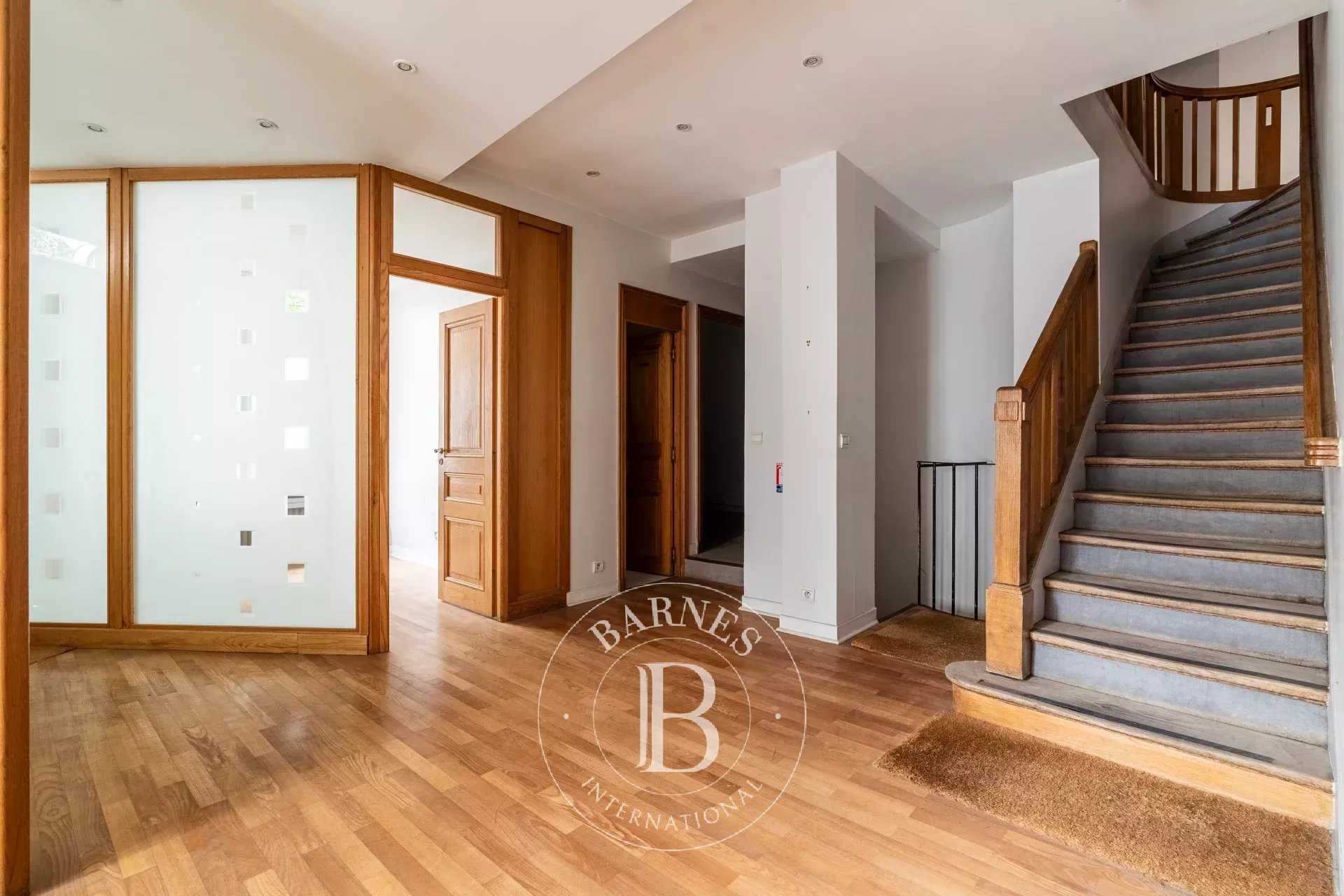 Paris  - Appartement 10 Pi&egrave;ces