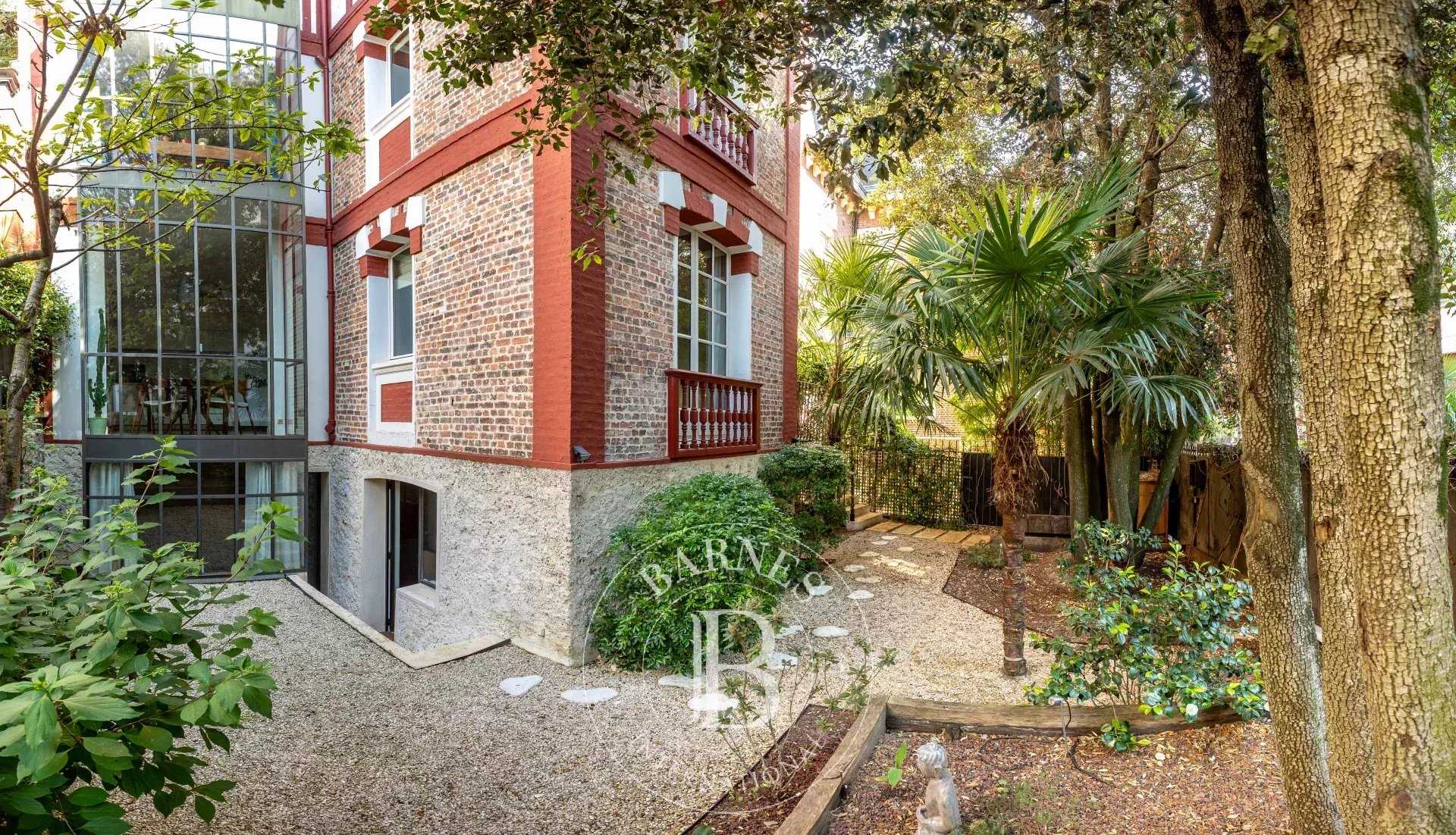 Mansion Paris 75016  -  ref 86007748 (picture 1)