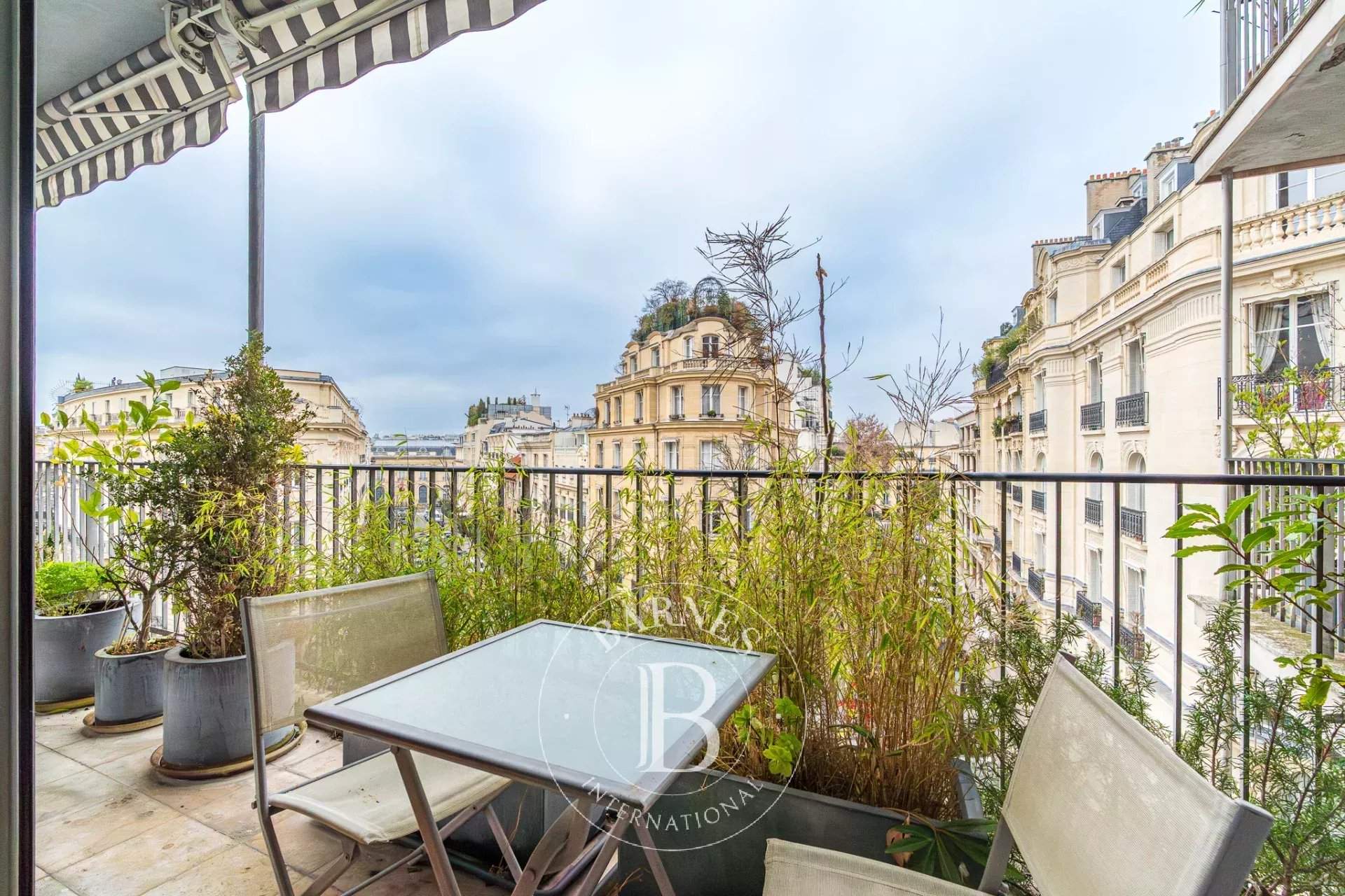 Paris  - Appartement 4 Pi&egrave;ces 2 Chambres - picture 2