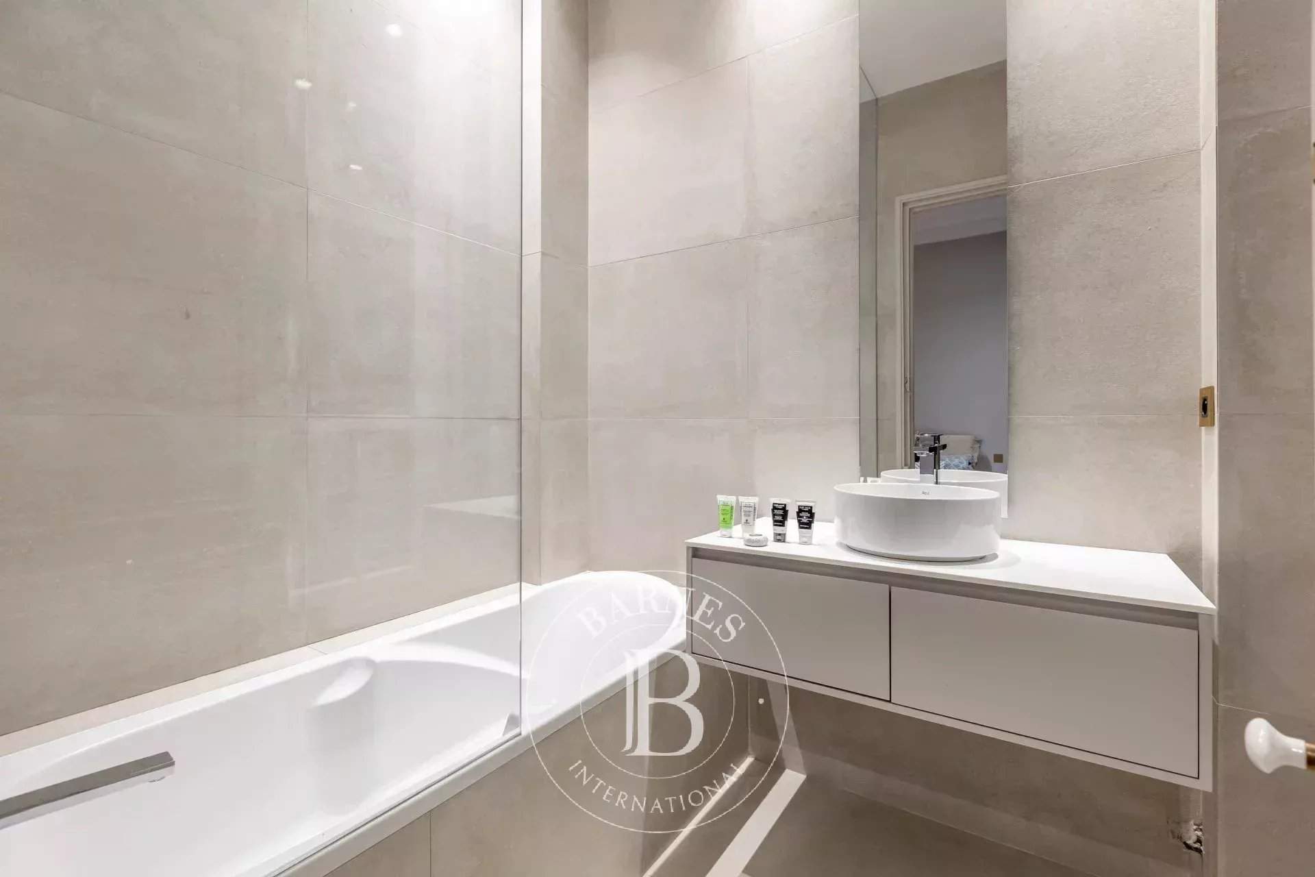 Paris  - Apartment 5 Bedrooms - picture 19