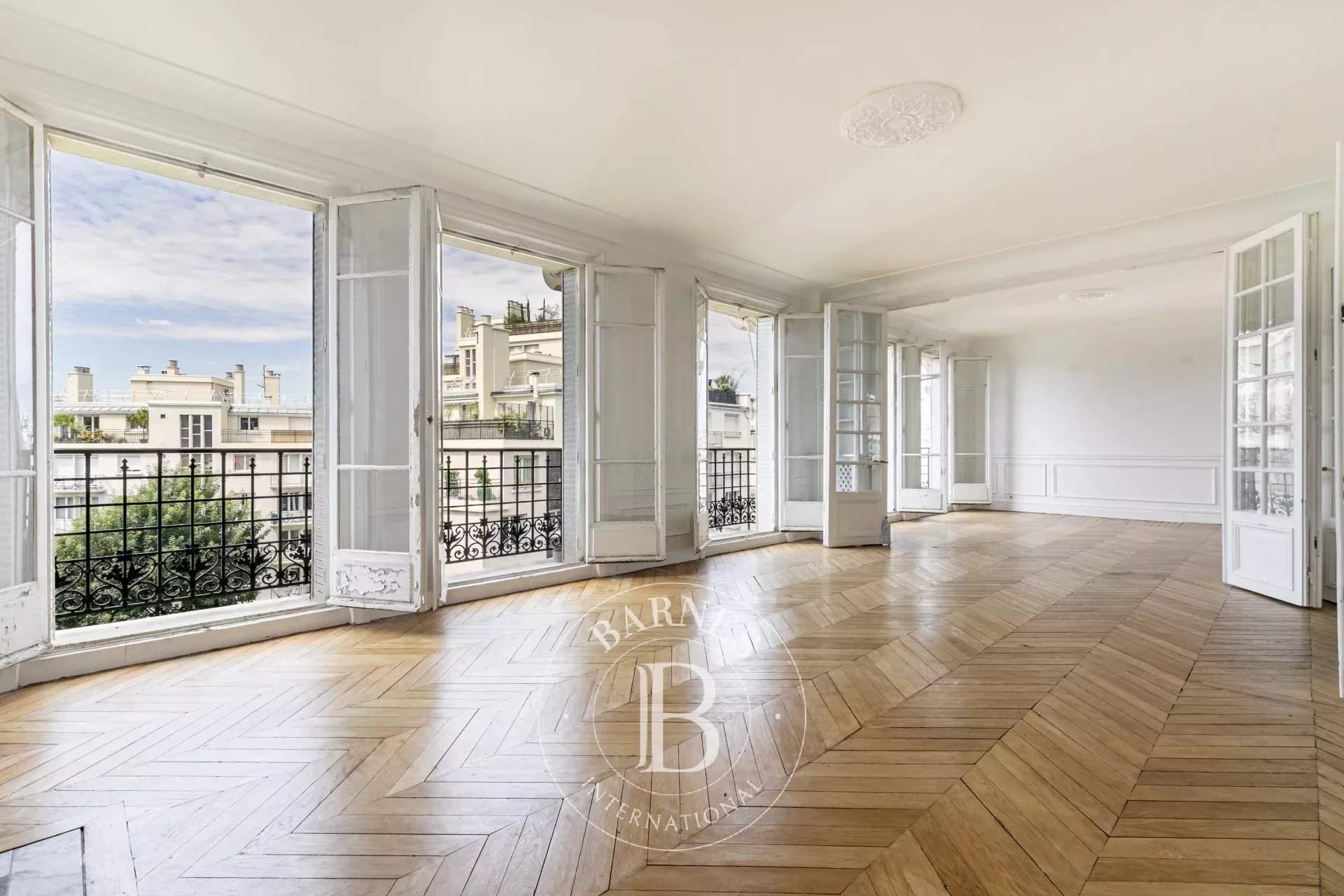 Paris  - Appartement 5 Pi&egrave;ces 3 Chambres - picture 1