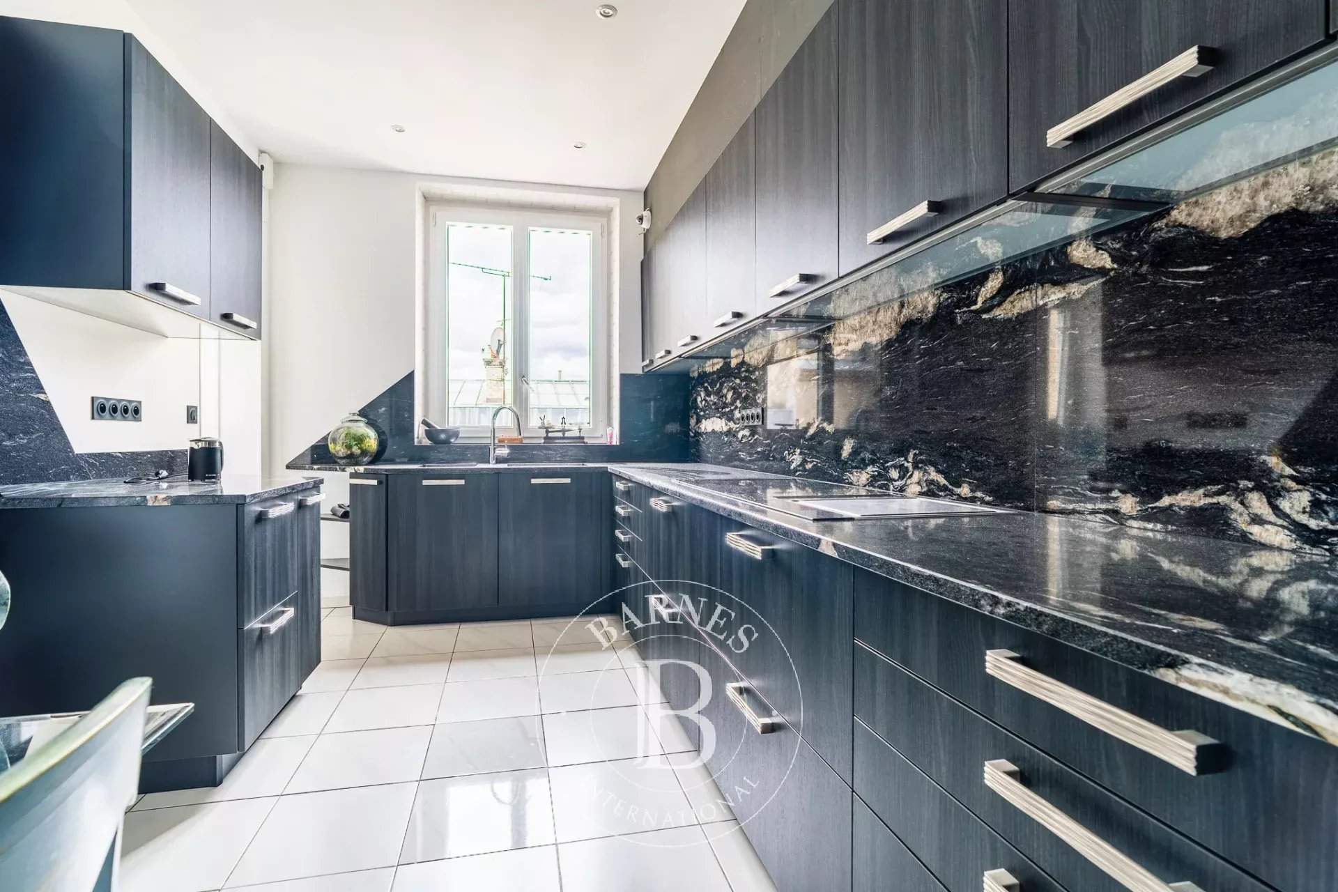 Paris  - Appartement 7 Pi&egrave;ces 4 Chambres - picture 15