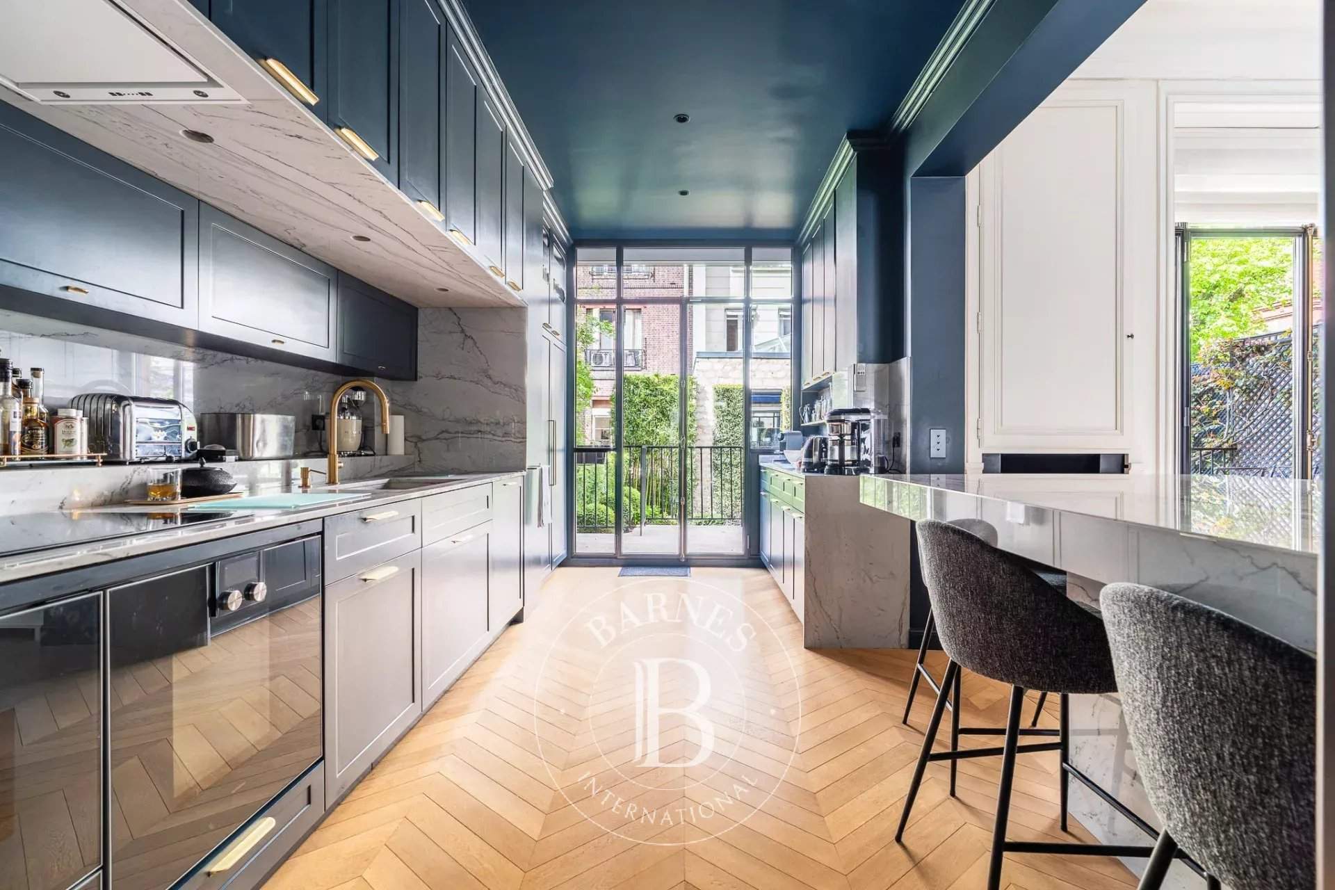 Paris  - Hôtel particulier 10 Pi&egrave;ces 5 Chambres - picture 9