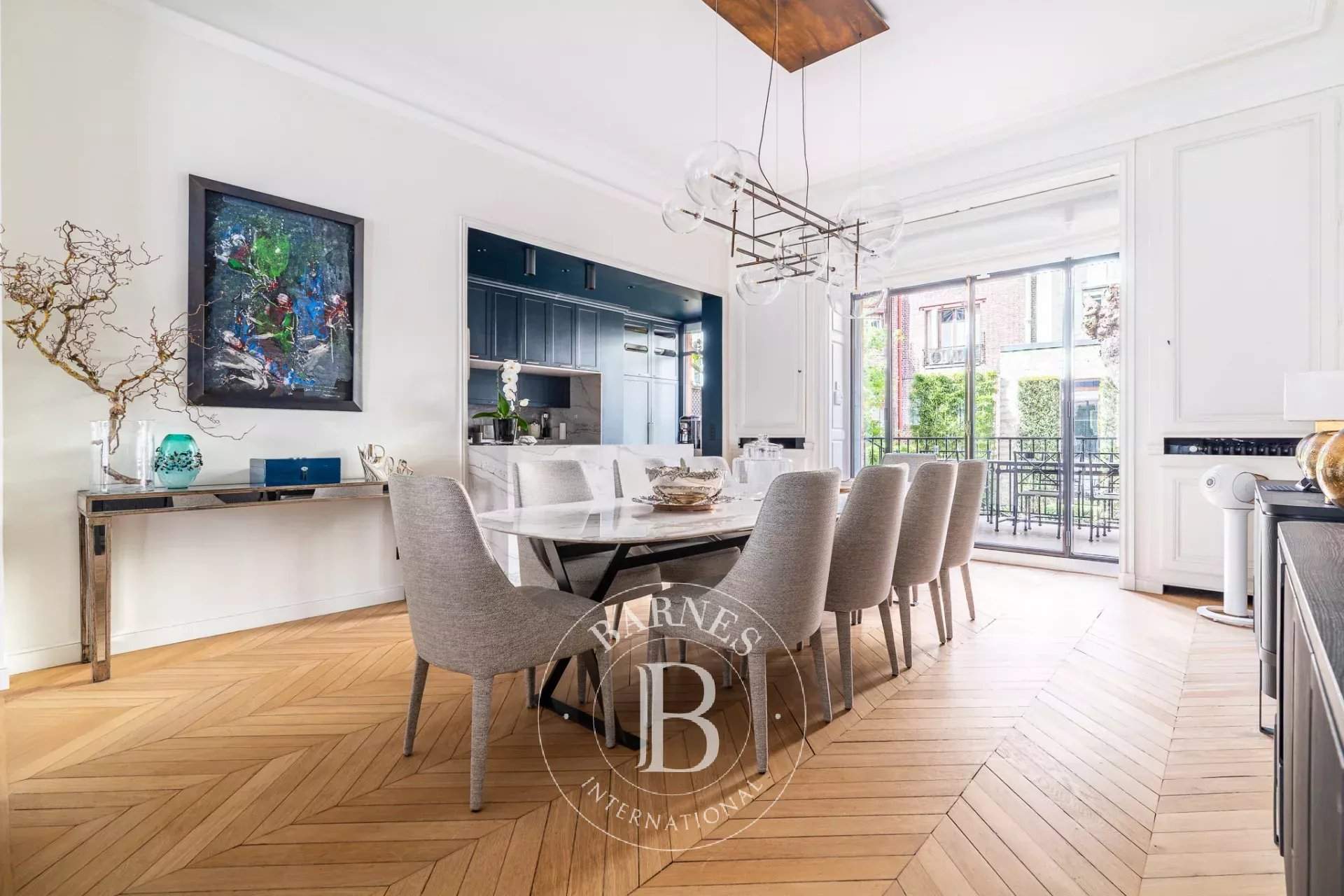 Paris  - Hôtel particulier 10 Pi&egrave;ces 5 Chambres - picture 5