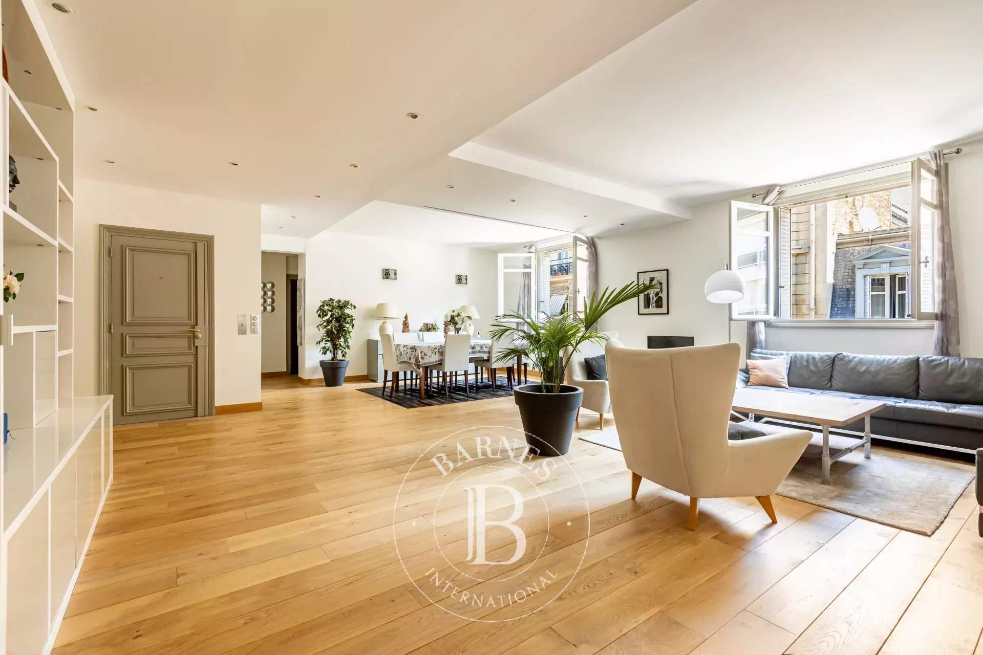 Paris  - Apartment 3 Bedrooms - picture 1