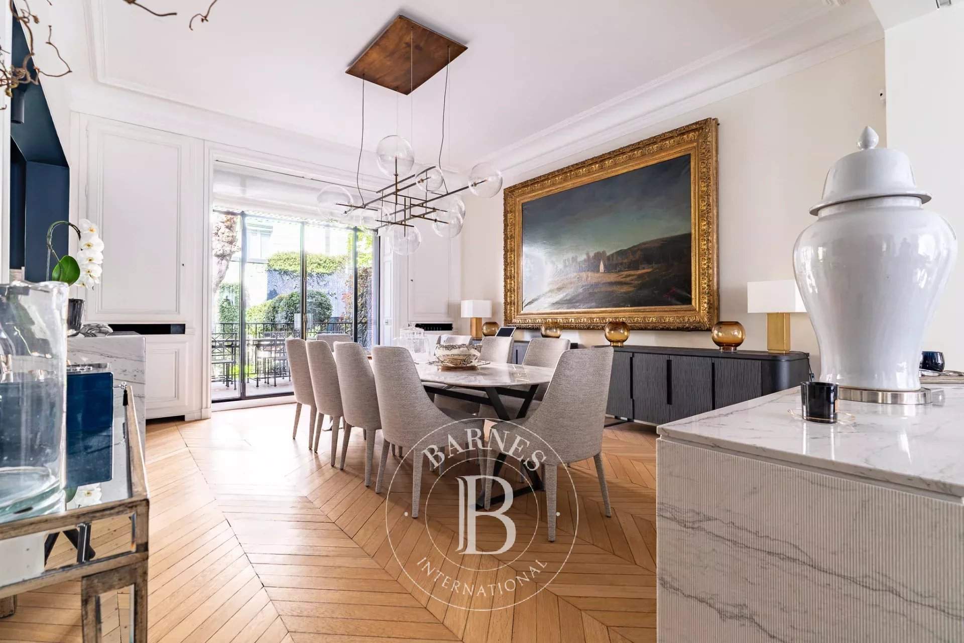 Paris  - Hôtel particulier 10 Pi&egrave;ces 5 Chambres - picture 4