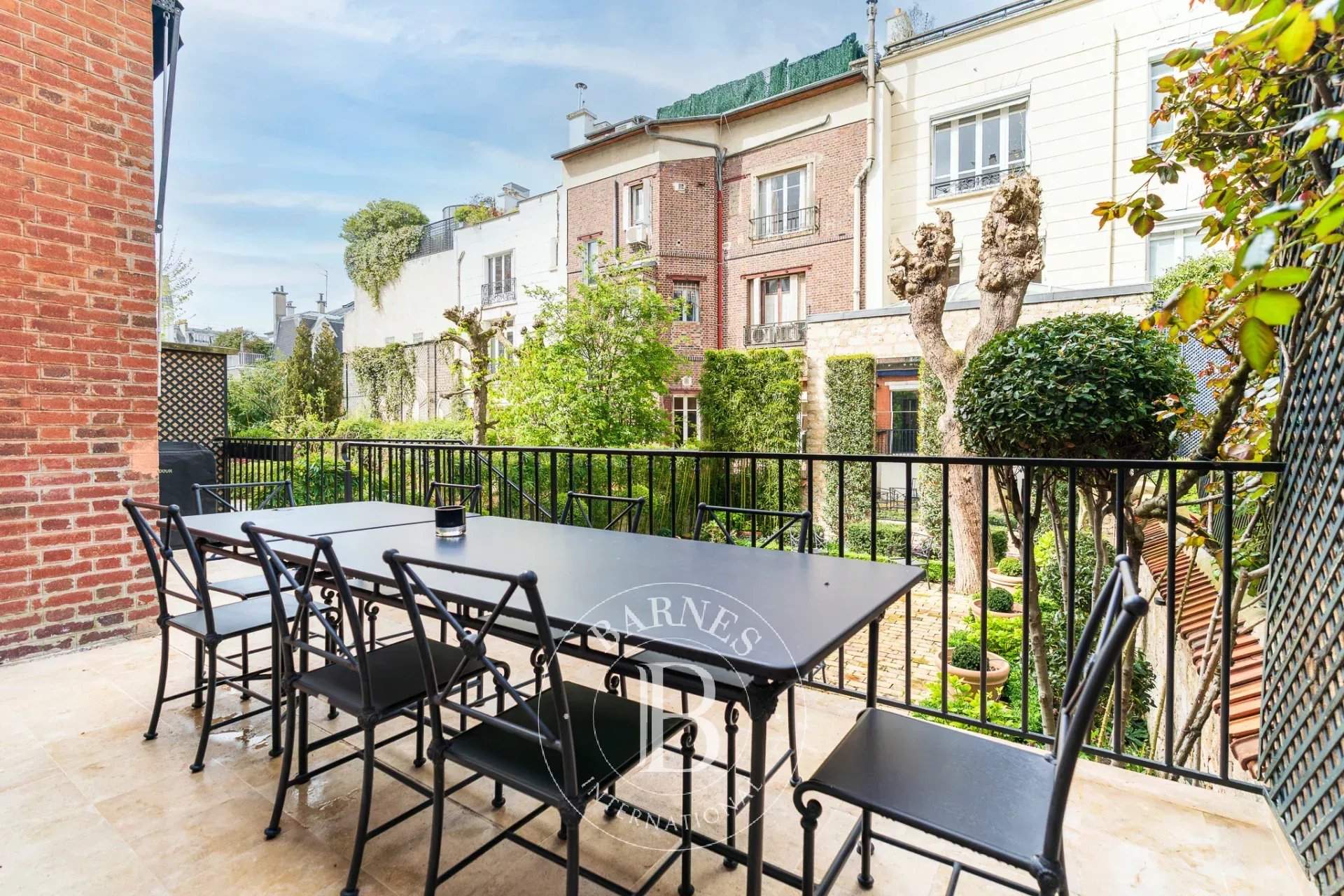 Paris  - Hôtel particulier 10 Pi&egrave;ces 5 Chambres - picture 10