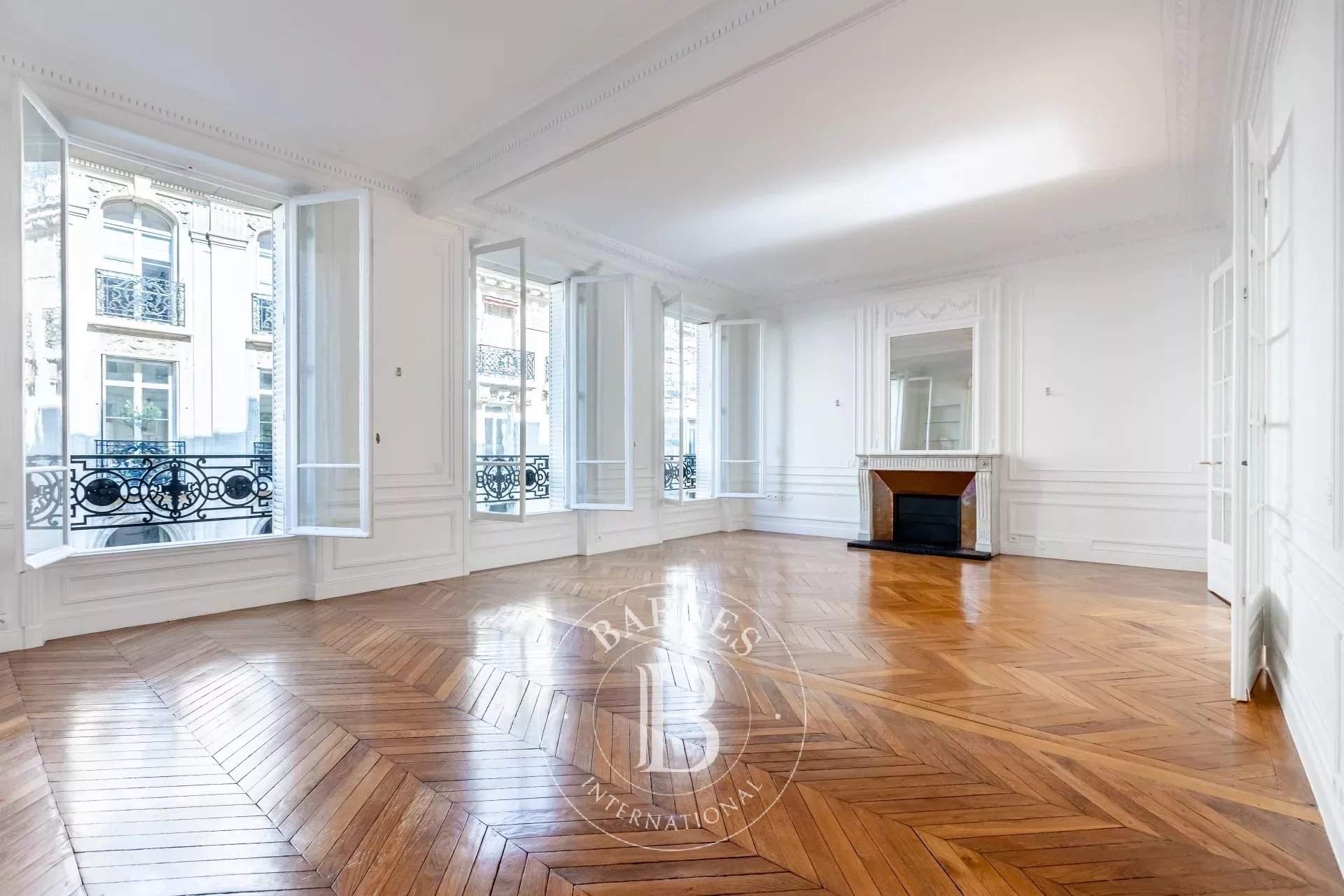 Paris  - Appartement 4 Pièces 2 Chambres - picture 1