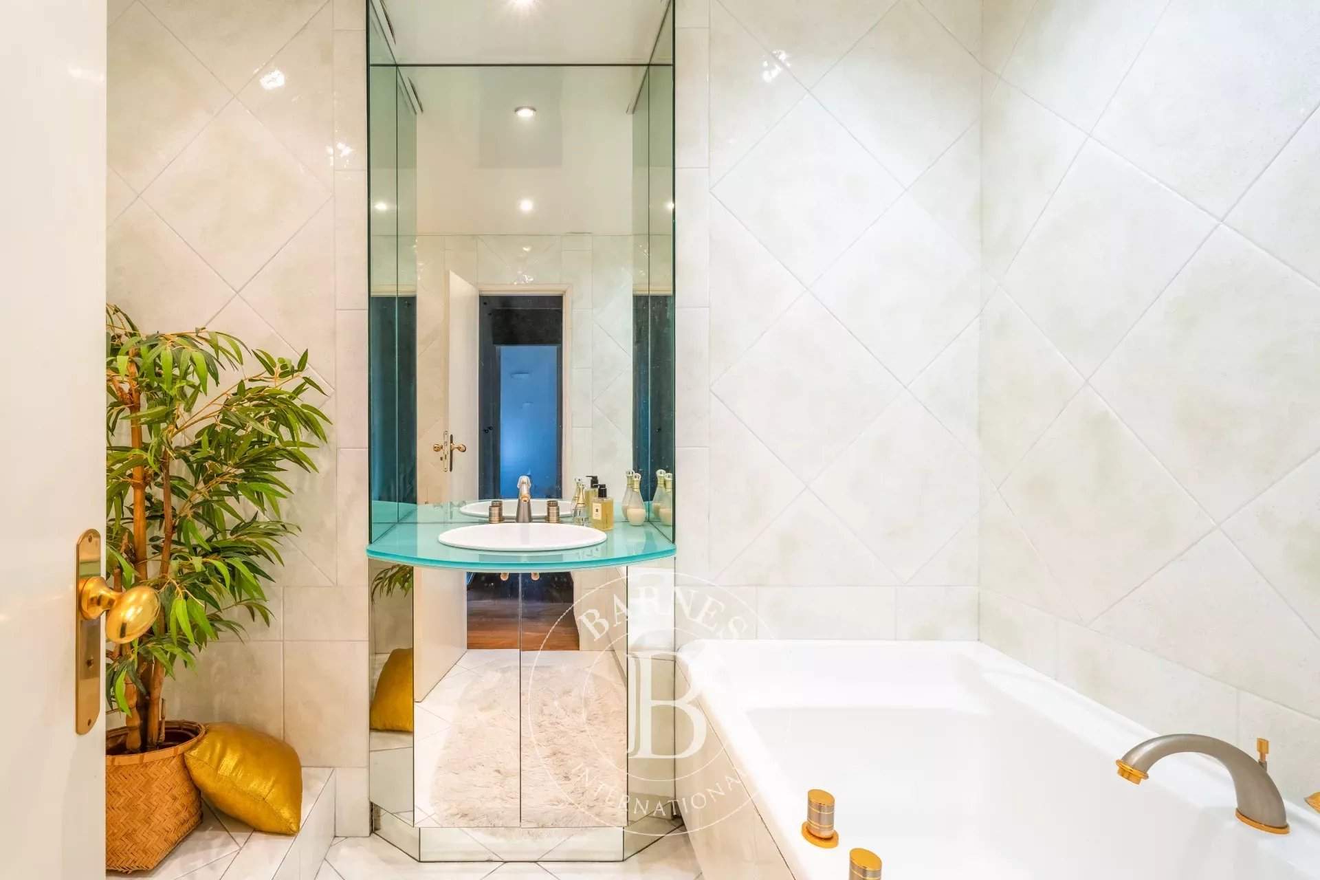 Paris  - Apartment 3 Bedrooms - picture 12