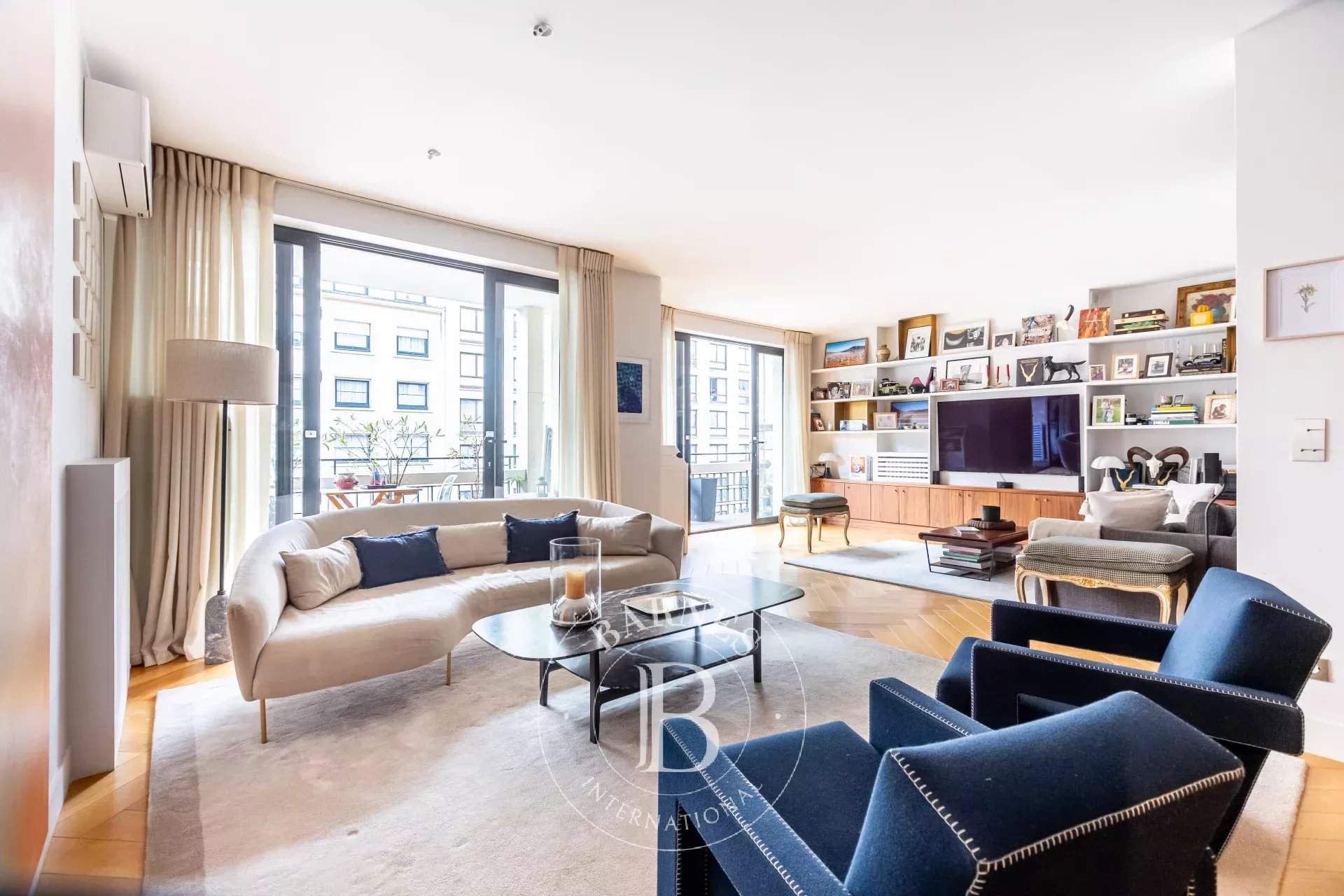 Paris  - Apartment 3 Bedrooms - picture 1