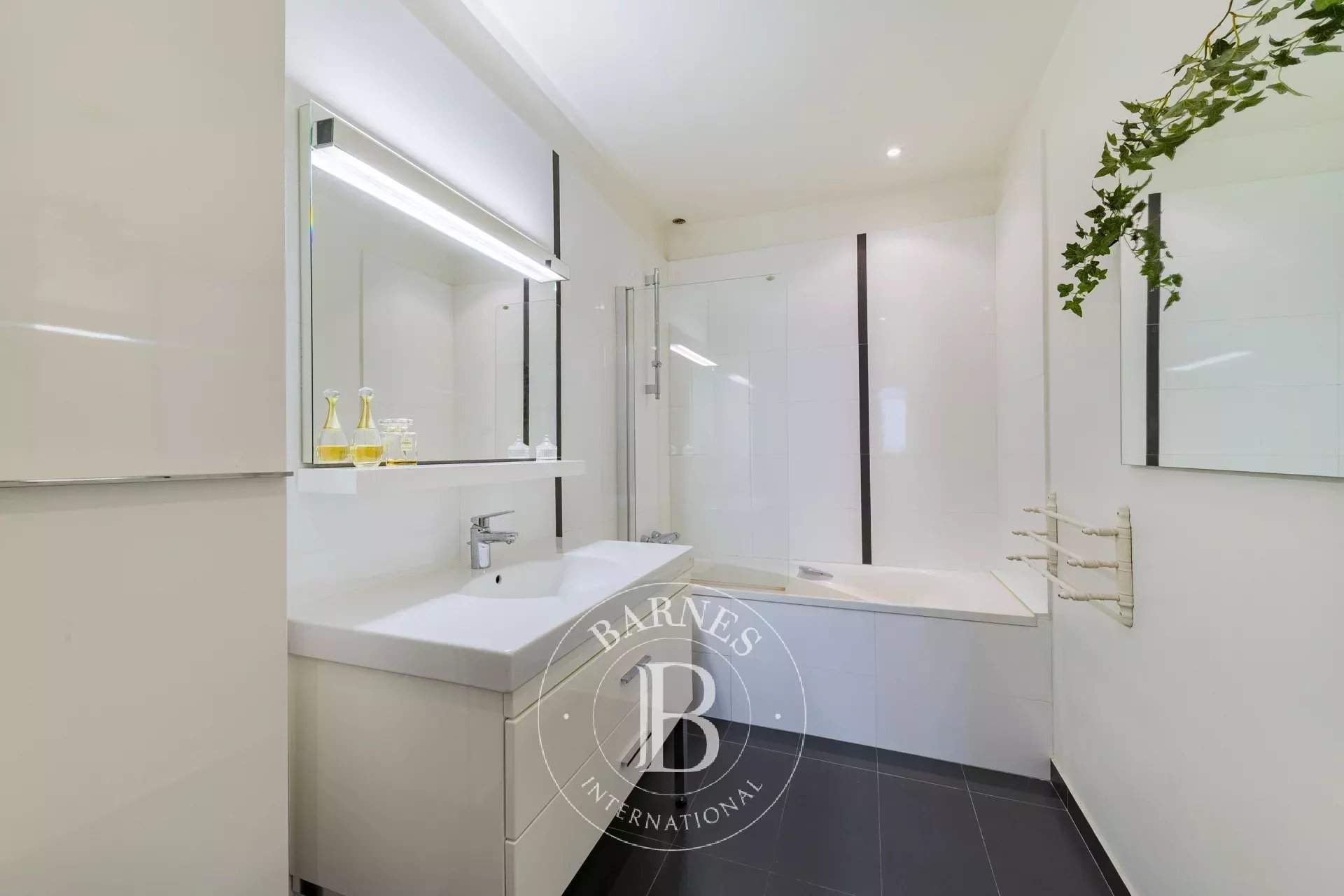 Paris  - Apartment 2 Bedrooms - picture 11