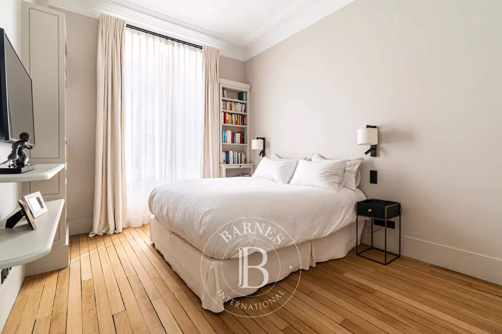 Paris  - Hôtel particulier 10 Pi&egrave;ces 5 Chambres - picture 20