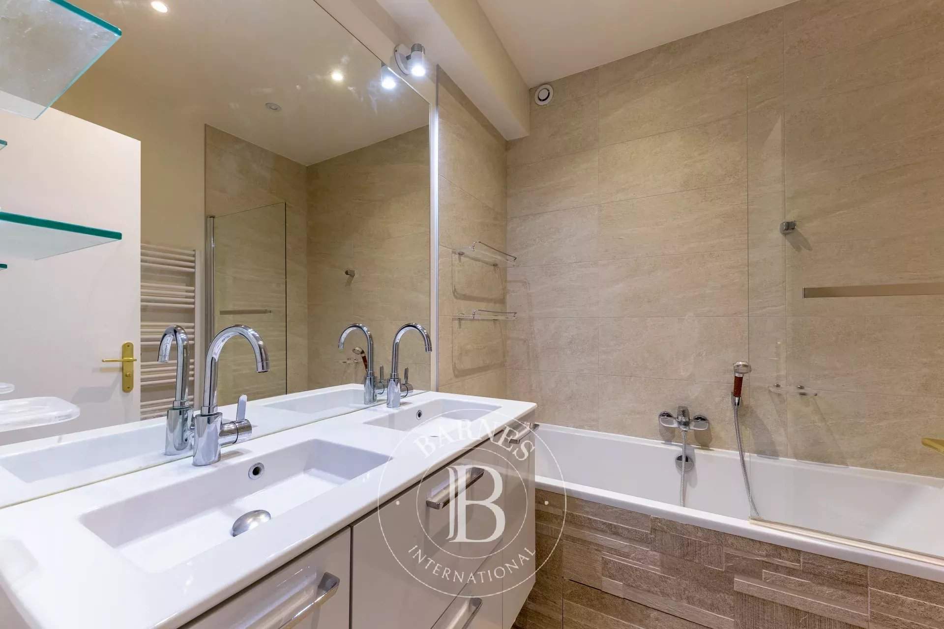 Paris  - Appartement 5 Pi&egrave;ces 3 Chambres - picture 13