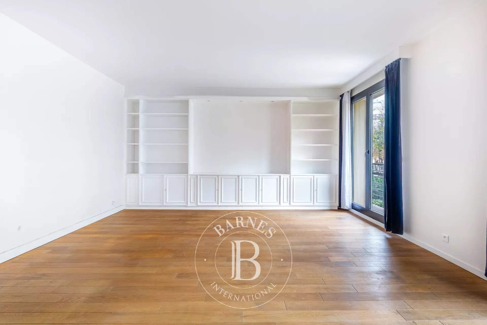 Paris  - Appartement 5 Pi&egrave;ces 3 Chambres - picture 2