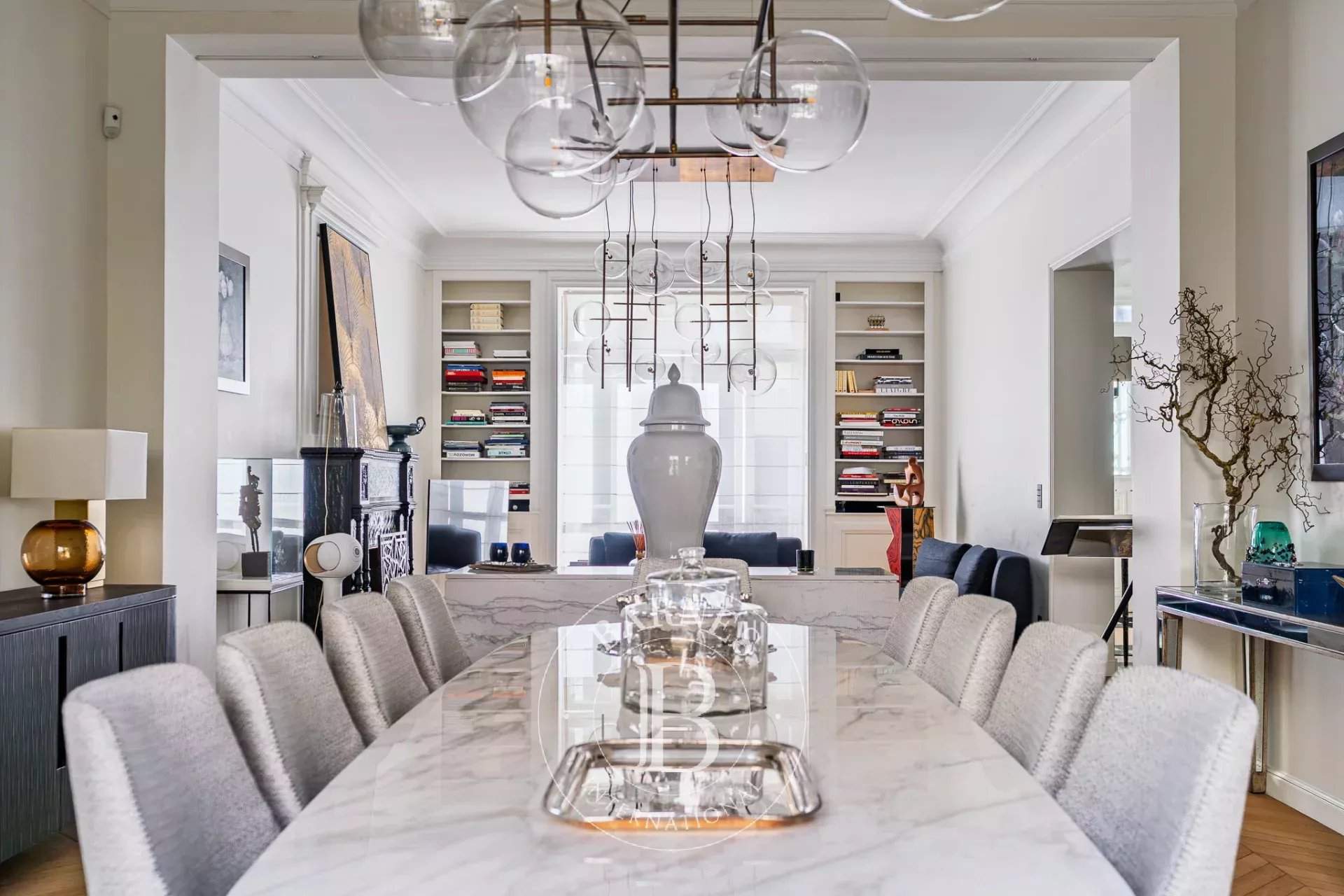 Paris  - Hôtel particulier 10 Pi&egrave;ces 5 Chambres - picture 7