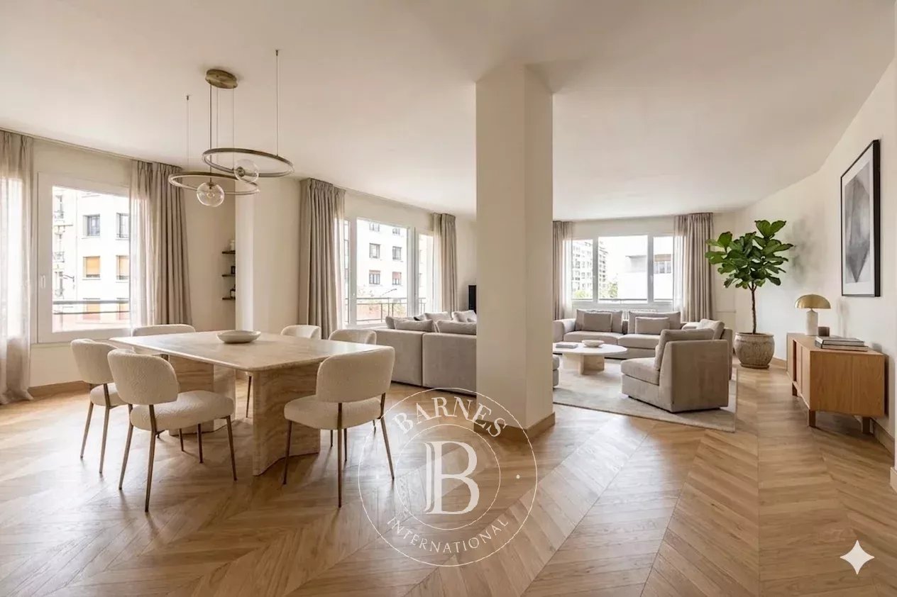 Paris  - Appartement 5 Pi&egrave;ces 3 Chambres - picture 1