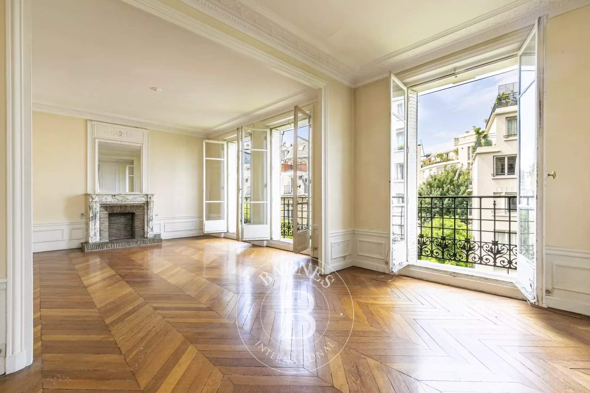 Paris  - Appartement 5 Pi&egrave;ces 3 Chambres - picture 1