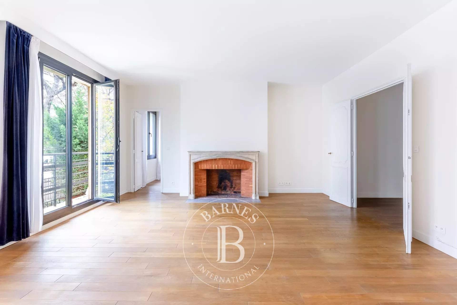 Paris  - Appartement 5 Pi&egrave;ces 3 Chambres - picture 3