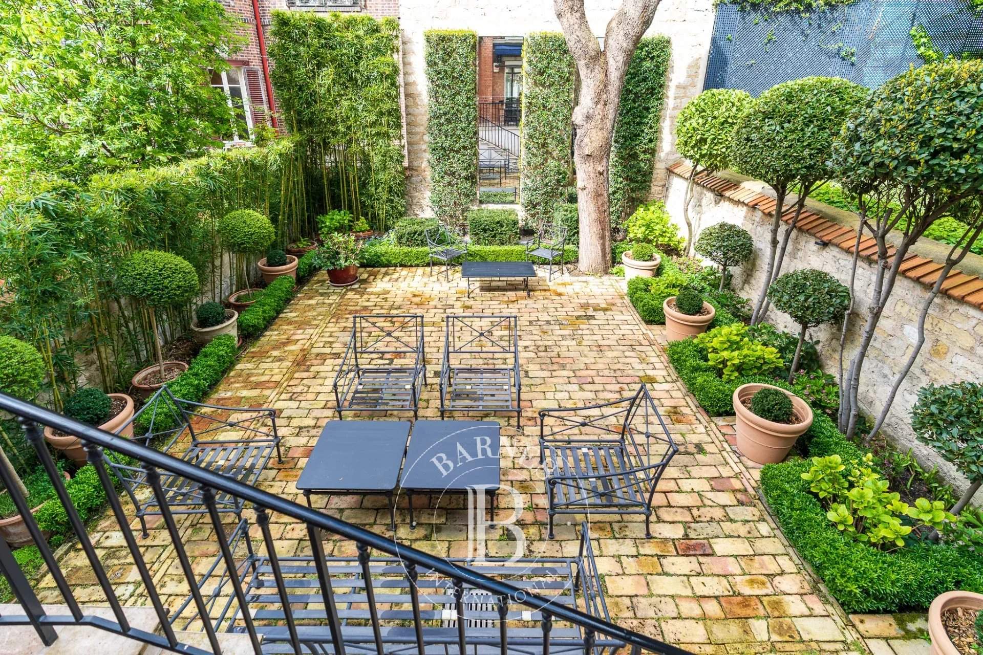 Paris  - Hôtel particulier 10 Pi&egrave;ces 5 Chambres - picture 11