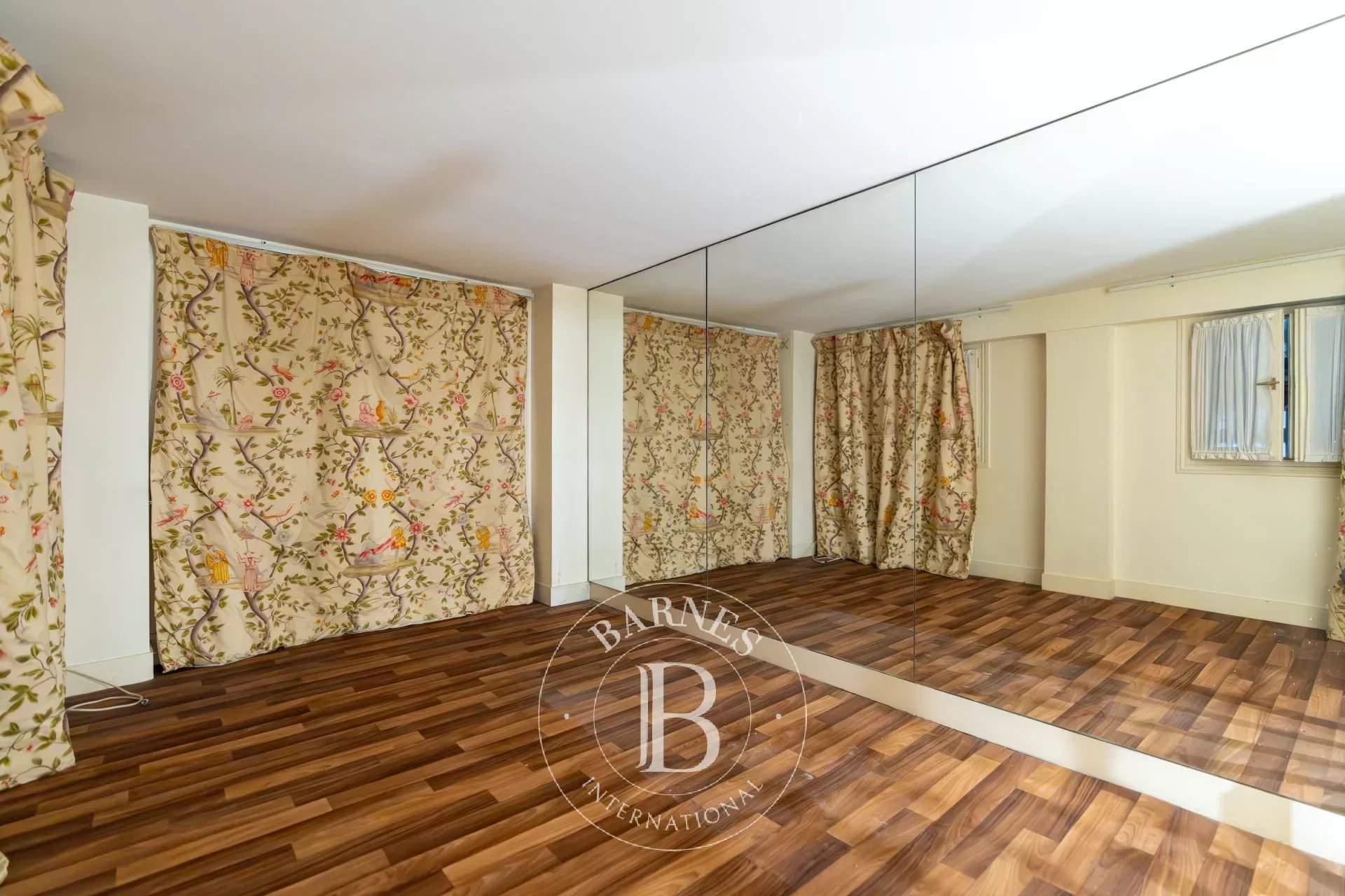 Paris  - Apartment 3 Bedrooms - picture 13