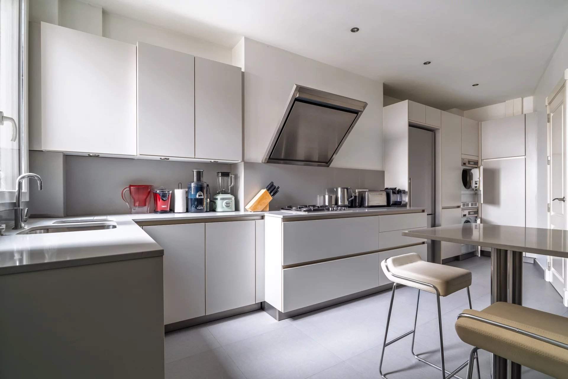 Paris  - Appartement 7 Pi&egrave;ces 4 Chambres - picture 11