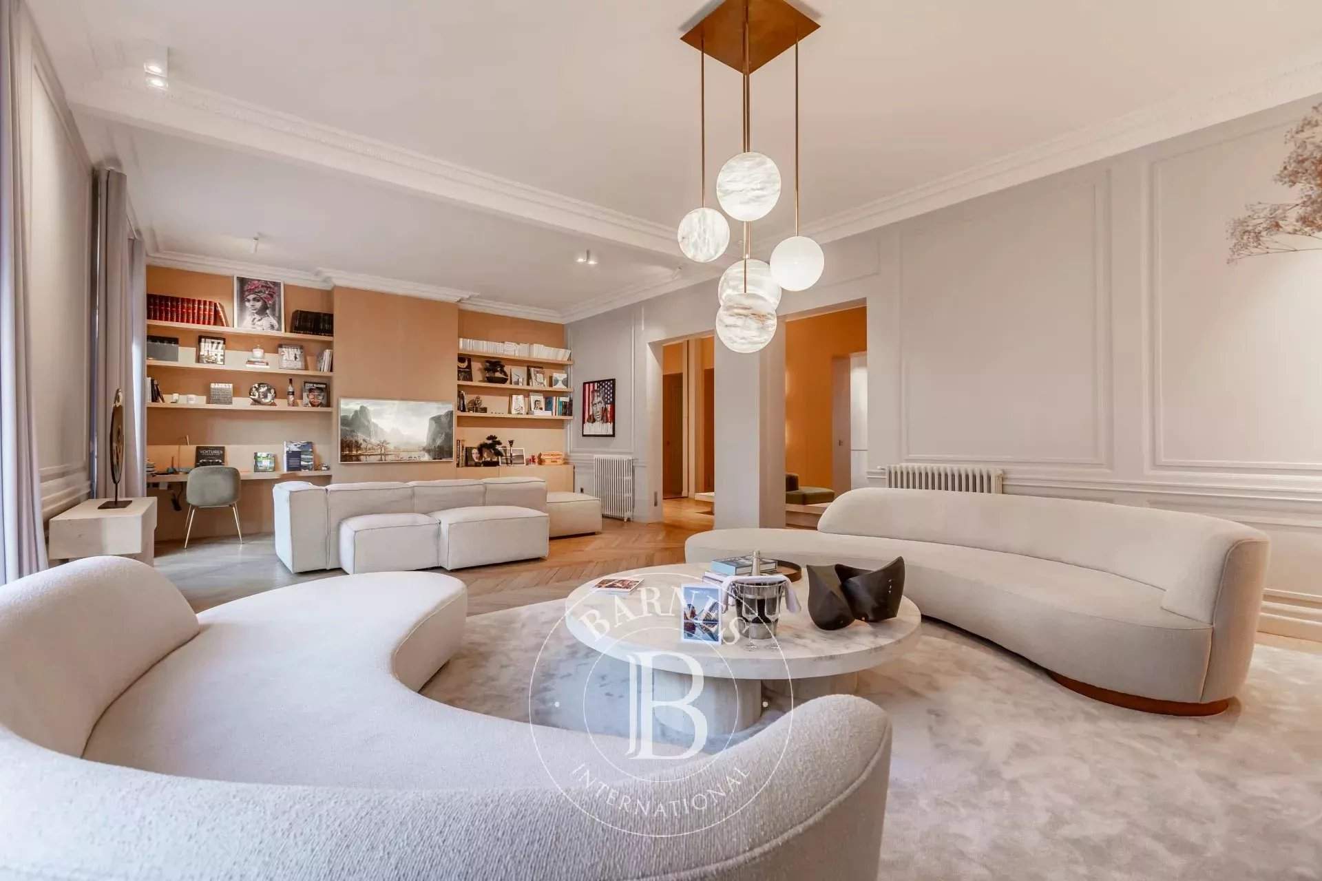 Paris  - Apartment 5 Bedrooms - picture 1