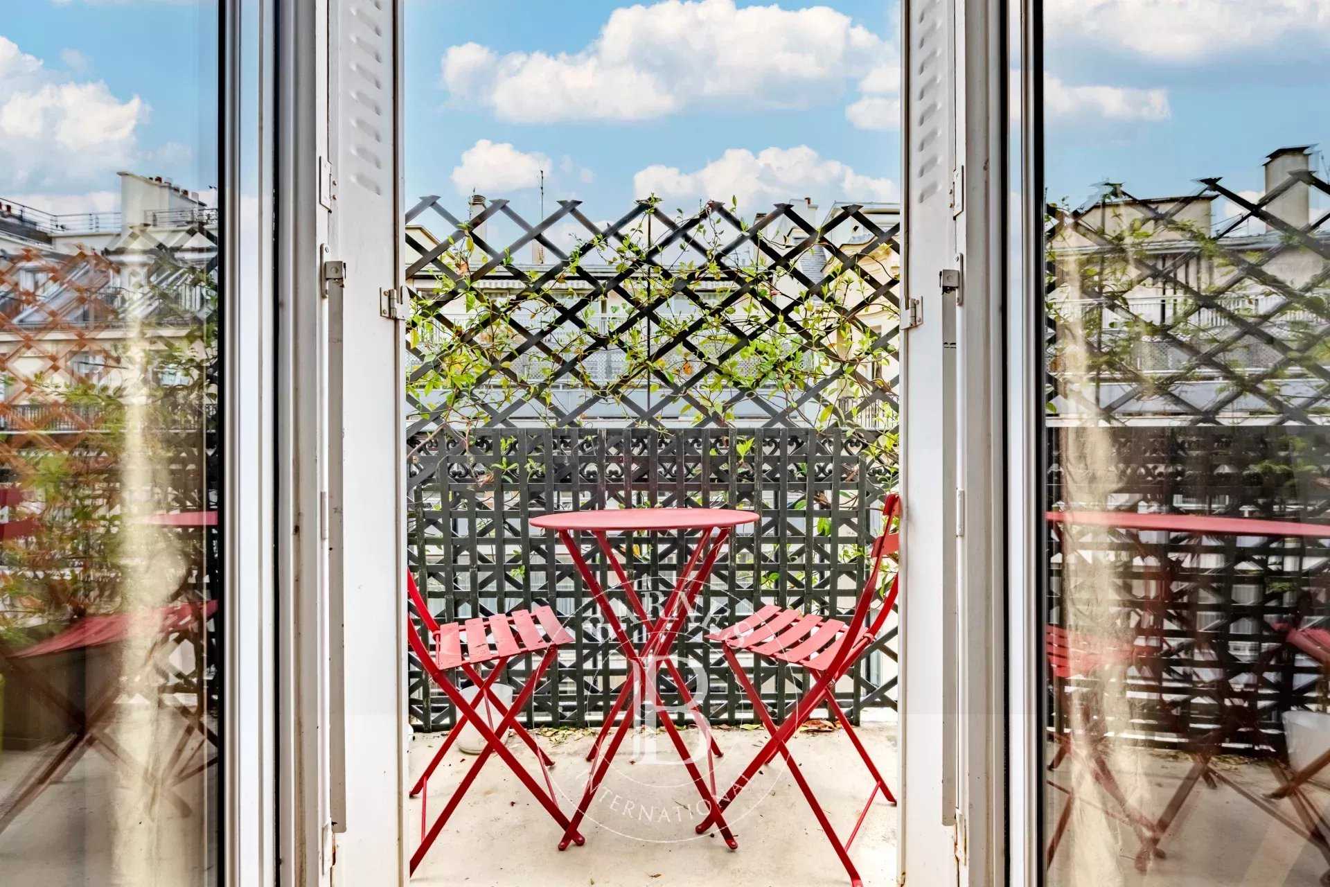 Paris  - Appartement 3 Pièces 2 Chambres
