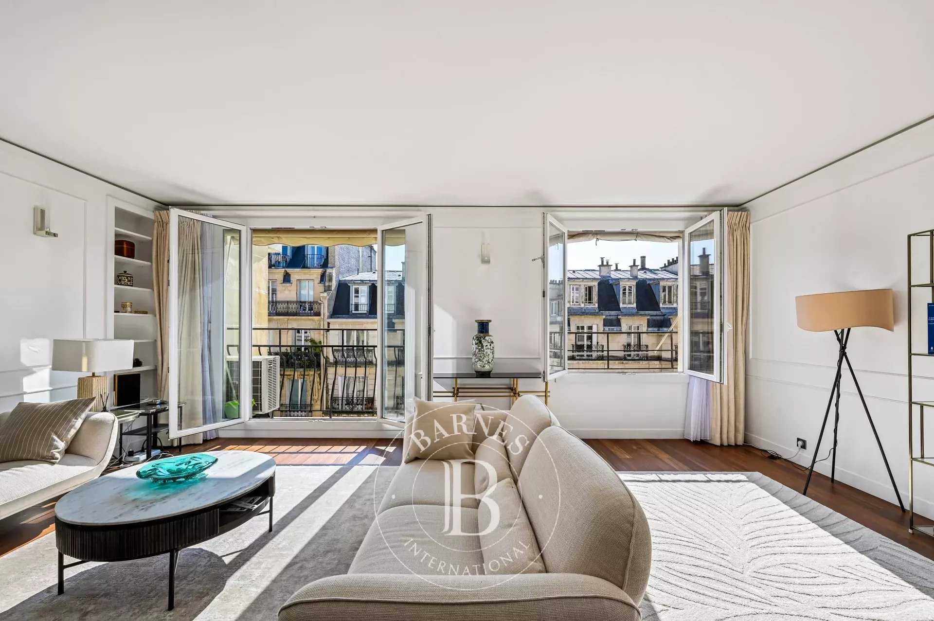 Paris  - Appartement 4 Pi&egrave;ces 2 Chambres