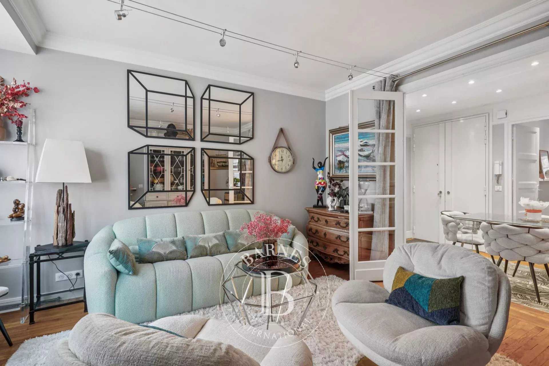 Paris  - Appartement 4 Pi&egrave;ces 2 Chambres