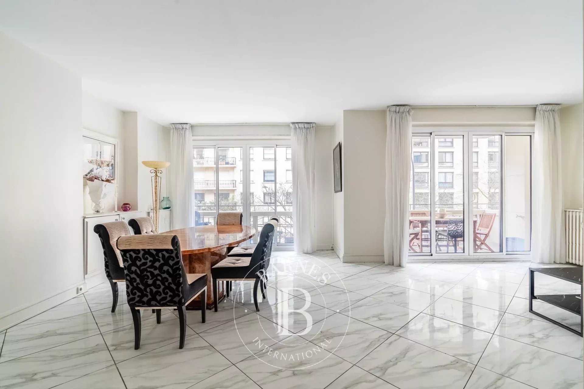 Paris  - Appartement 3 Pièces, 1 Chambre