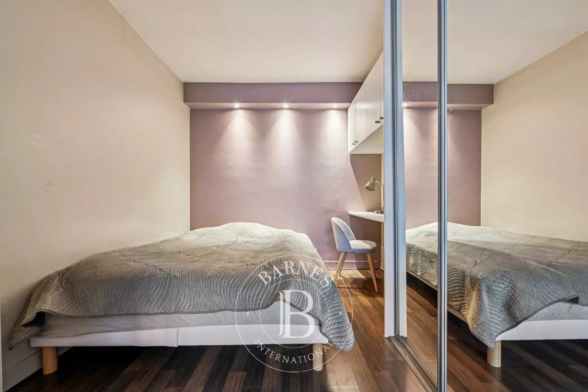 Paris  - Appartement 2 Pièces, 1 Chambre