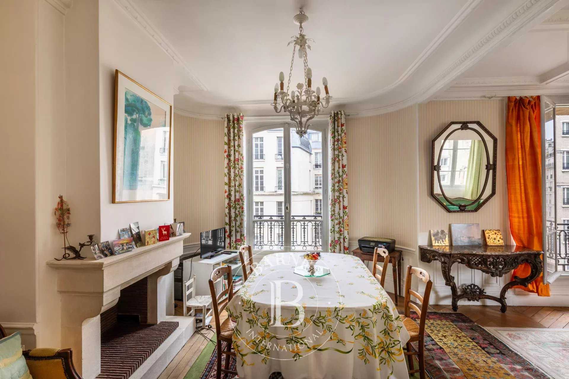 Paris  - Appartement 3 Pièces, 1 Chambre