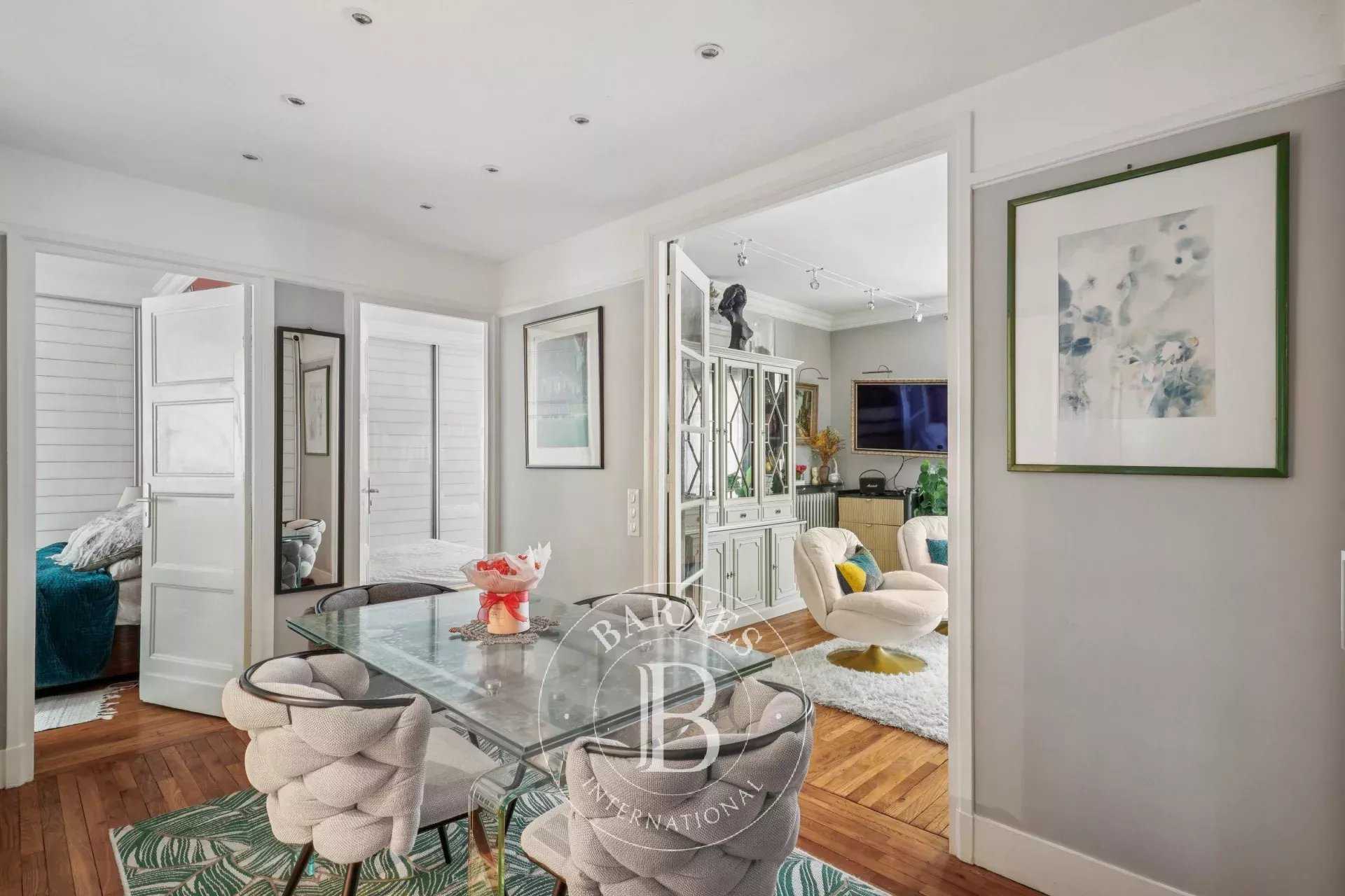 Paris  - Appartement 4 Pi&egrave;ces 2 Chambres