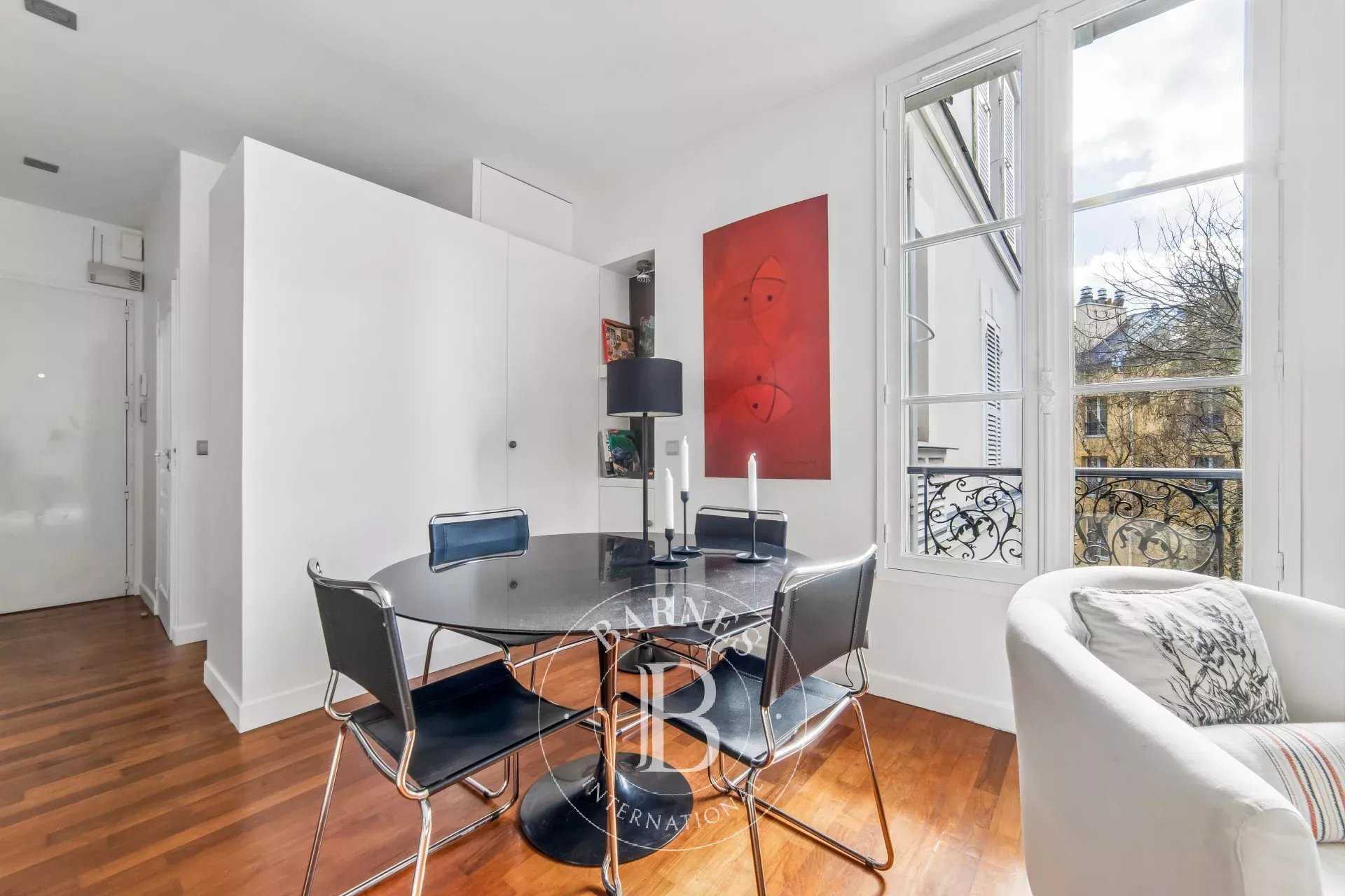 Paris  - Appartement 3 Pi&egrave;ces 2 Chambres