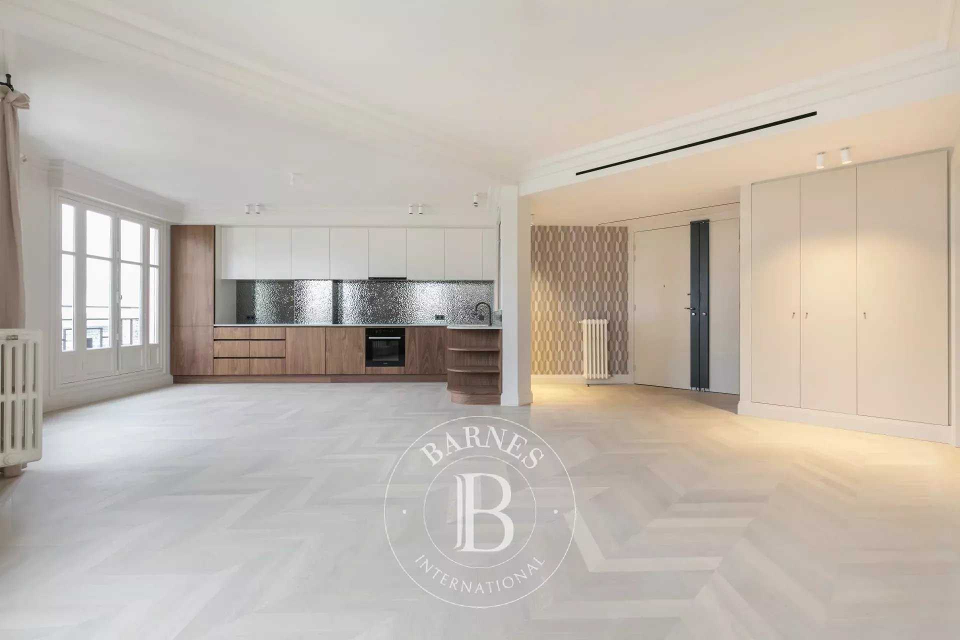 Paris  - Appartement 3 Pi&egrave;ces 2 Chambres