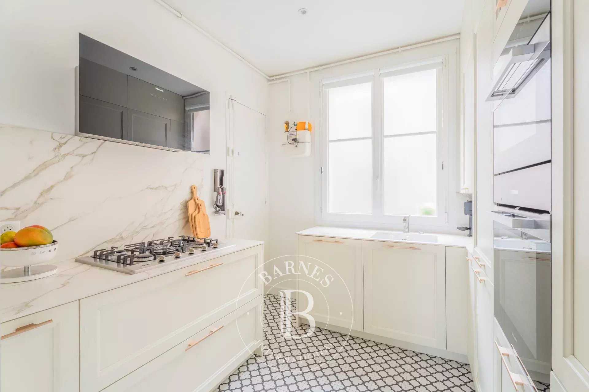 Paris  - Appartement 3 Pièces 2 Chambres