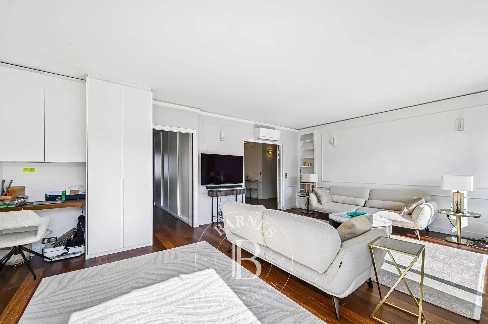 Paris  - Appartement 4 Pi&egrave;ces 2 Chambres