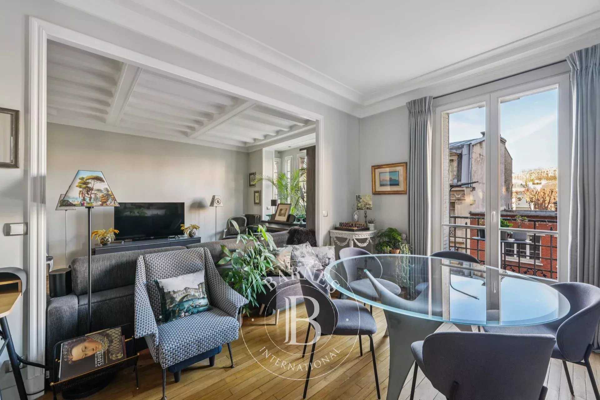 Paris  - Appartement 3 Pi&egrave;ces 2 Chambres