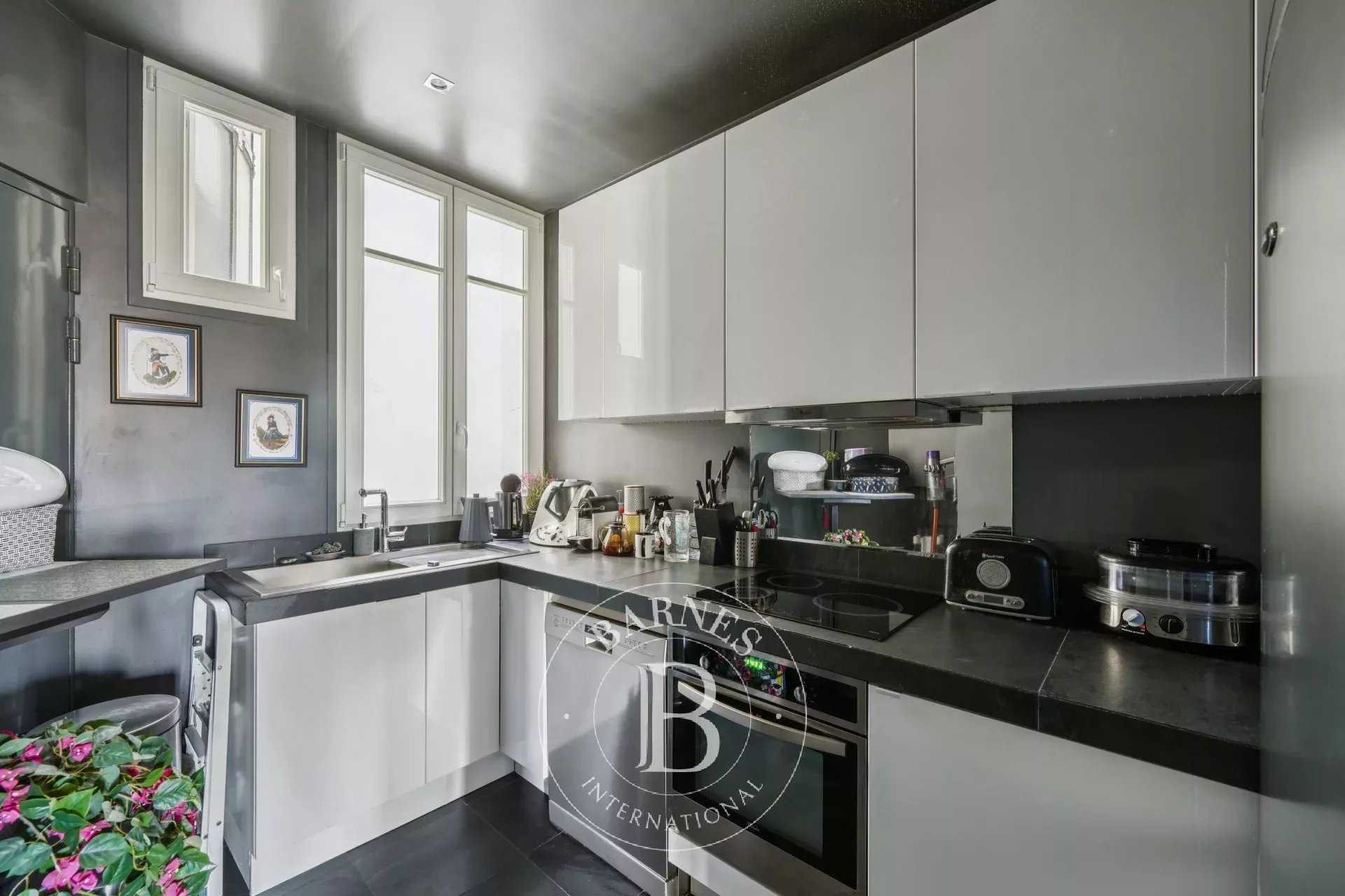 Paris  - Appartement 3 Pi&egrave;ces 2 Chambres