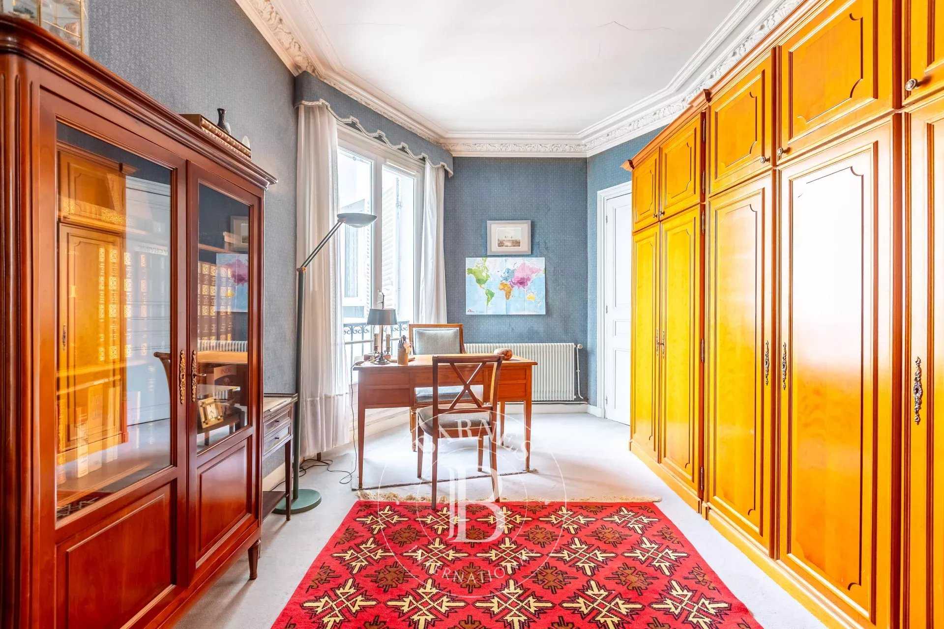 Paris  - Appartement 4 Pi&egrave;ces 2 Chambres