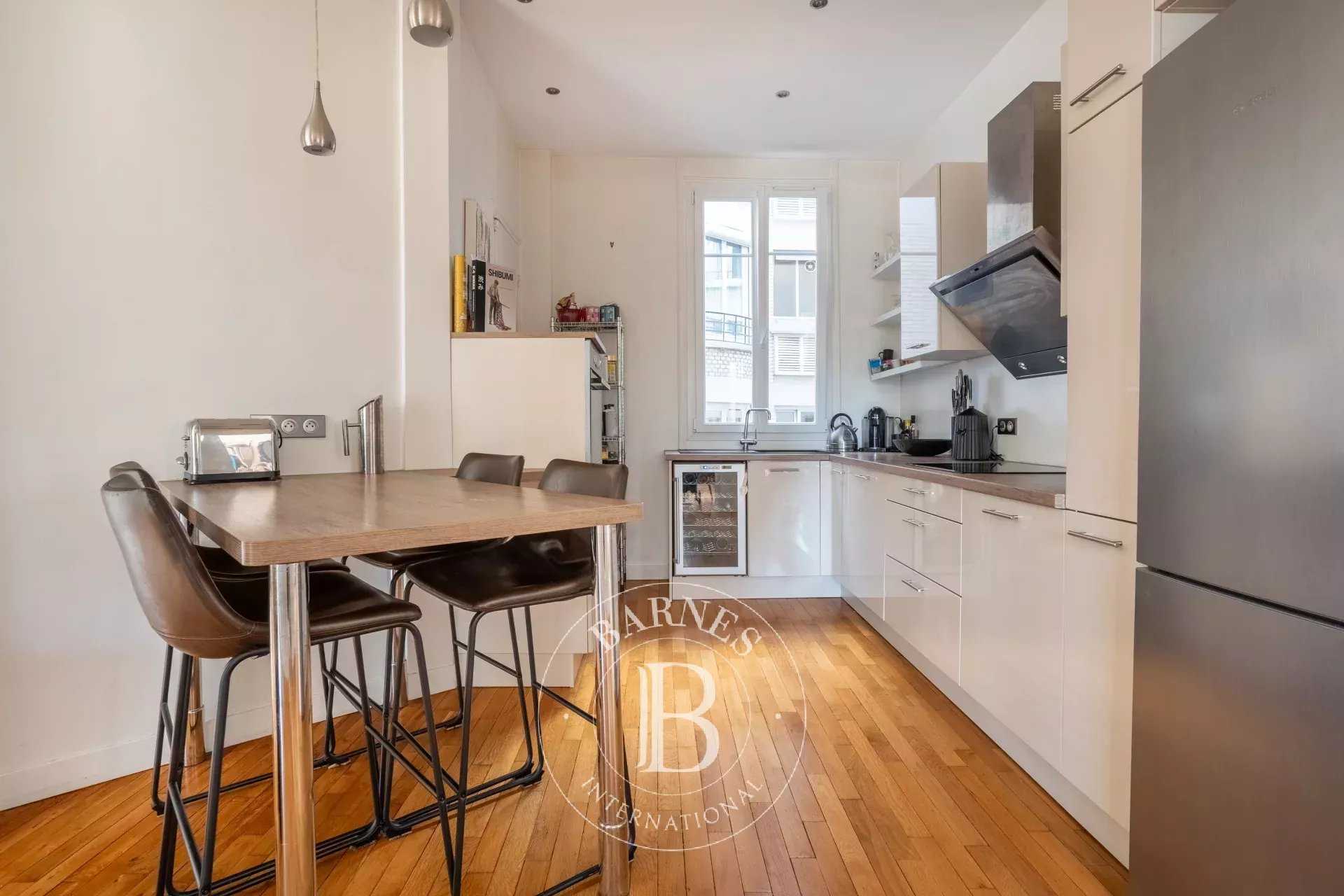 Paris  - Appartement 4 Pièces 2 Chambres