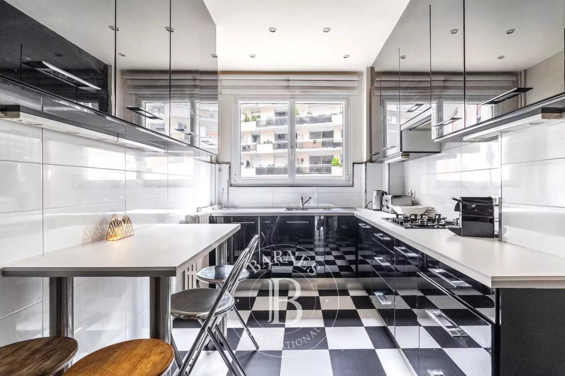 Paris  - Appartement 3 Pièces, 1 Chambre